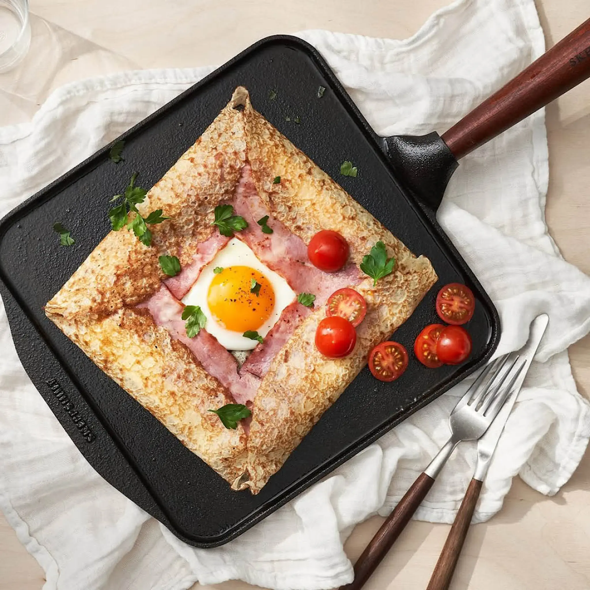 Skeppshult Traditional pannkakspanna fyrkantig 25 cm med trähandtag