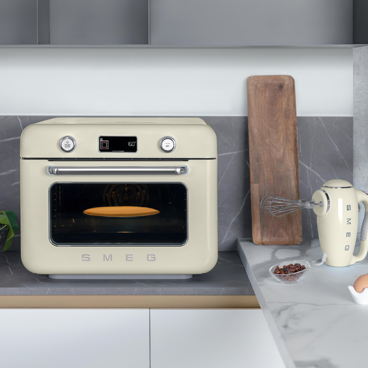 Smeg Frittstående dampovn COF01 krem