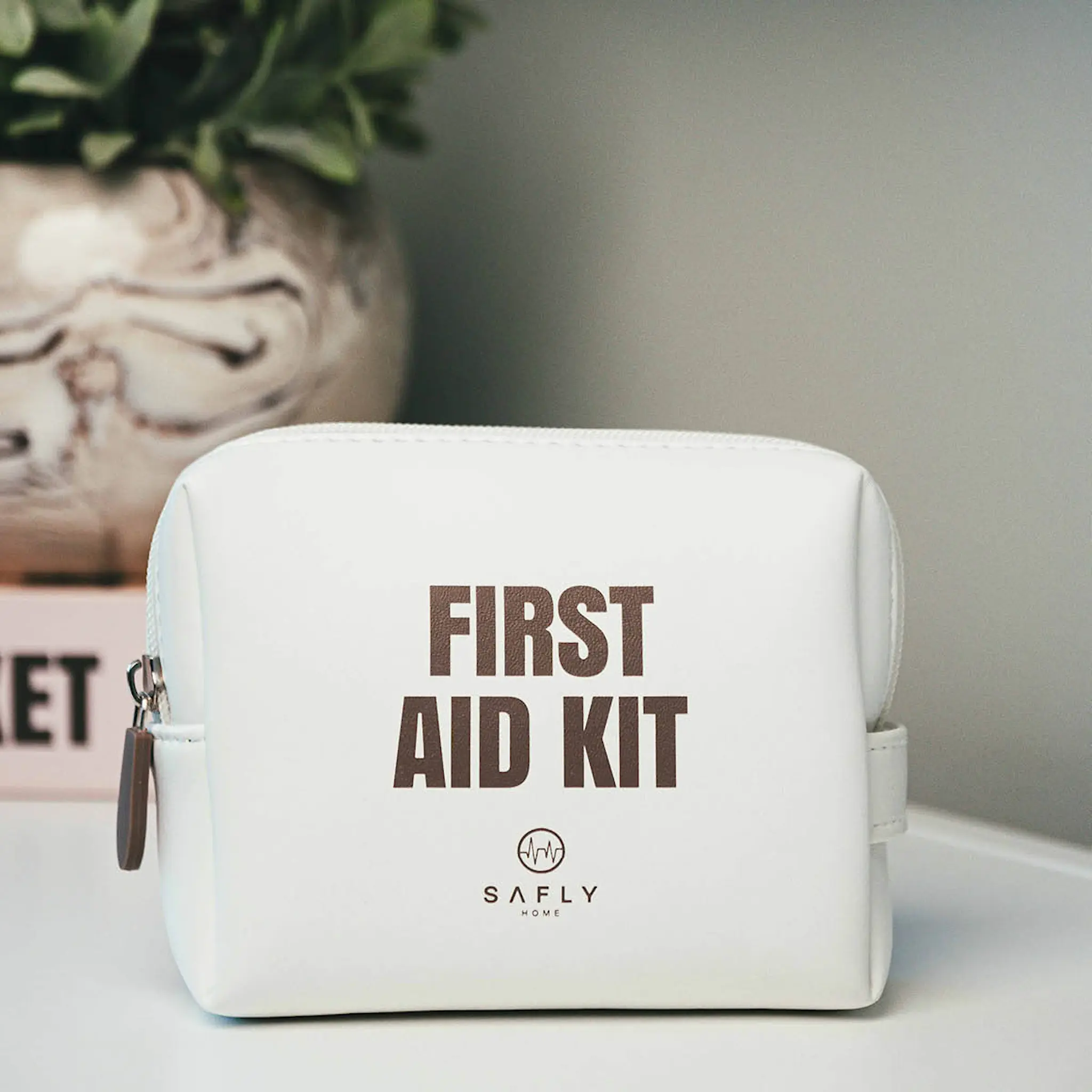 Safly Första hjälpen-kit To-Go 14x4,5x11 cm krämvit