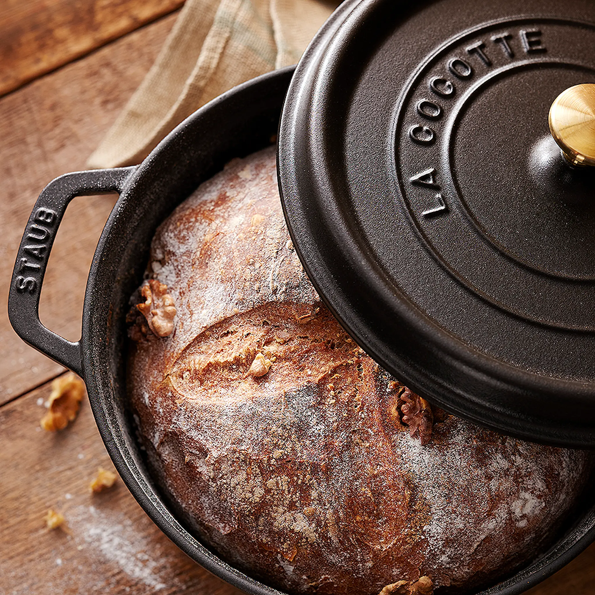 Staub Valurautapata 3,8 L Musta