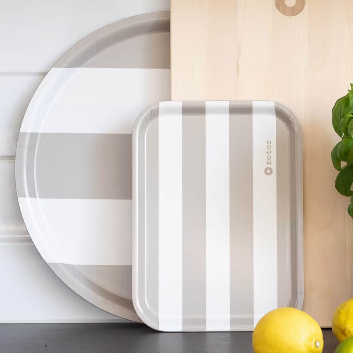 Rotor Design Stripes serveringsbricka 27x30 cm vit/beige