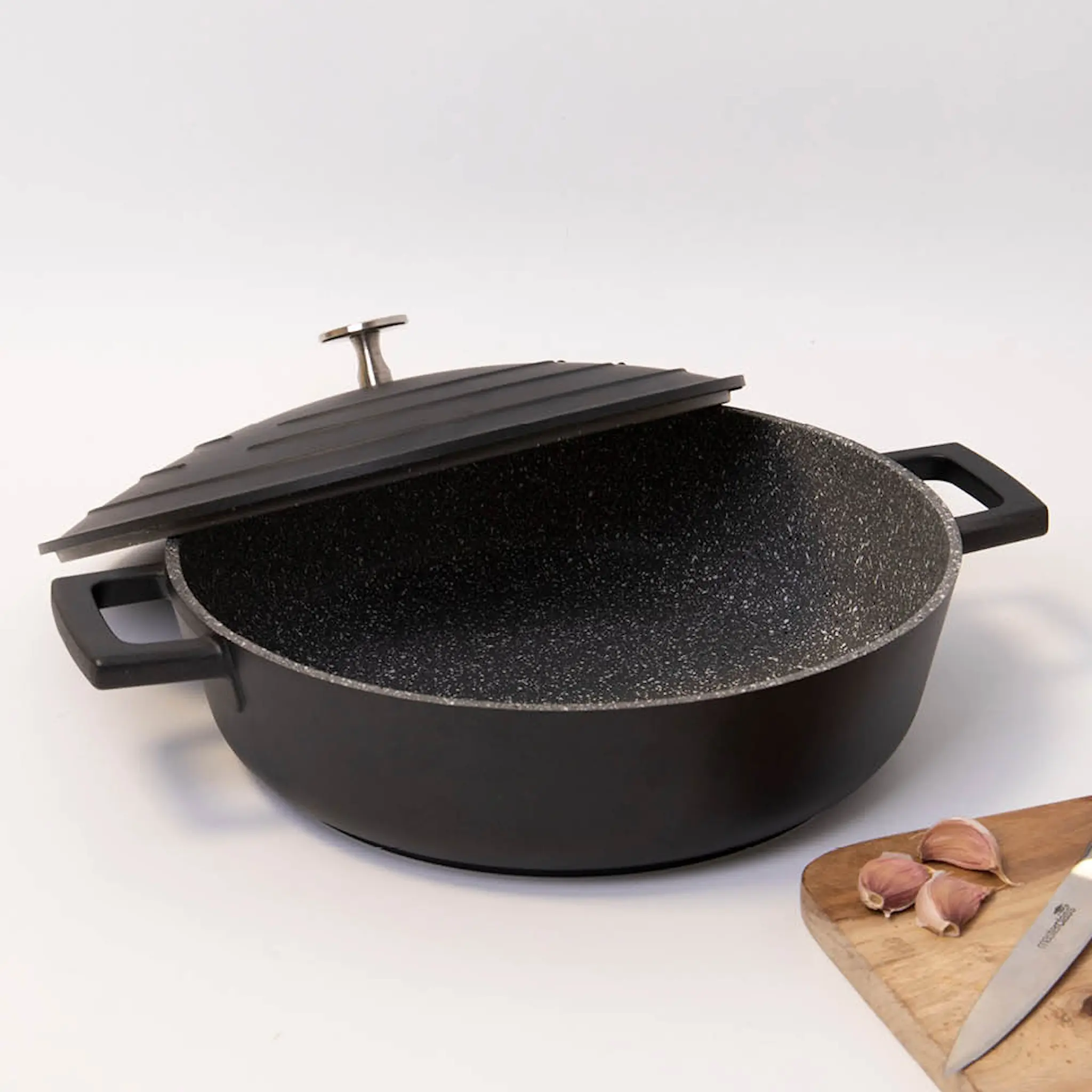 MasterClass Cast Aluminium låg gryta med självösande lock 4 L svart