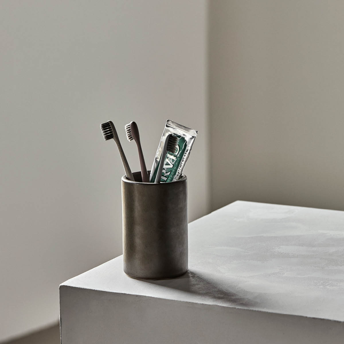 Meraki Datura oppbevaringskrukke 8x12 cm mørk grå