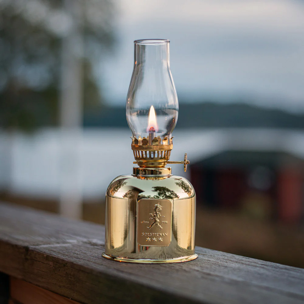 SOLSTICKAN Oljelampe 20 cm gull