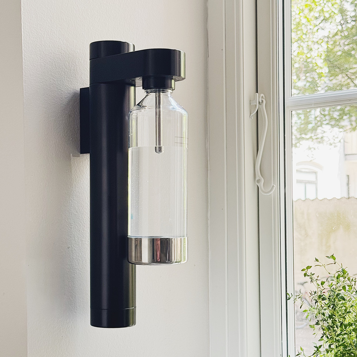 Stelton Brus kullsyremaskin vegghengt 42 cm svart