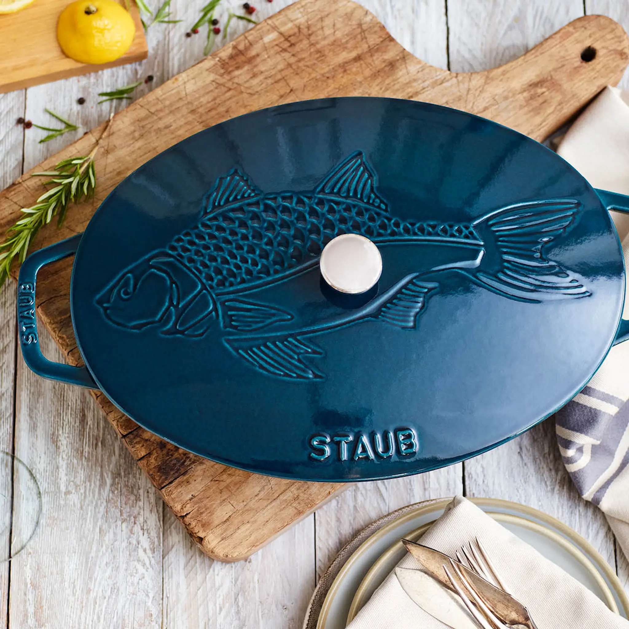 Staub Staub gryta 33 cm 2,8 L oval låg La Mer Petroleum