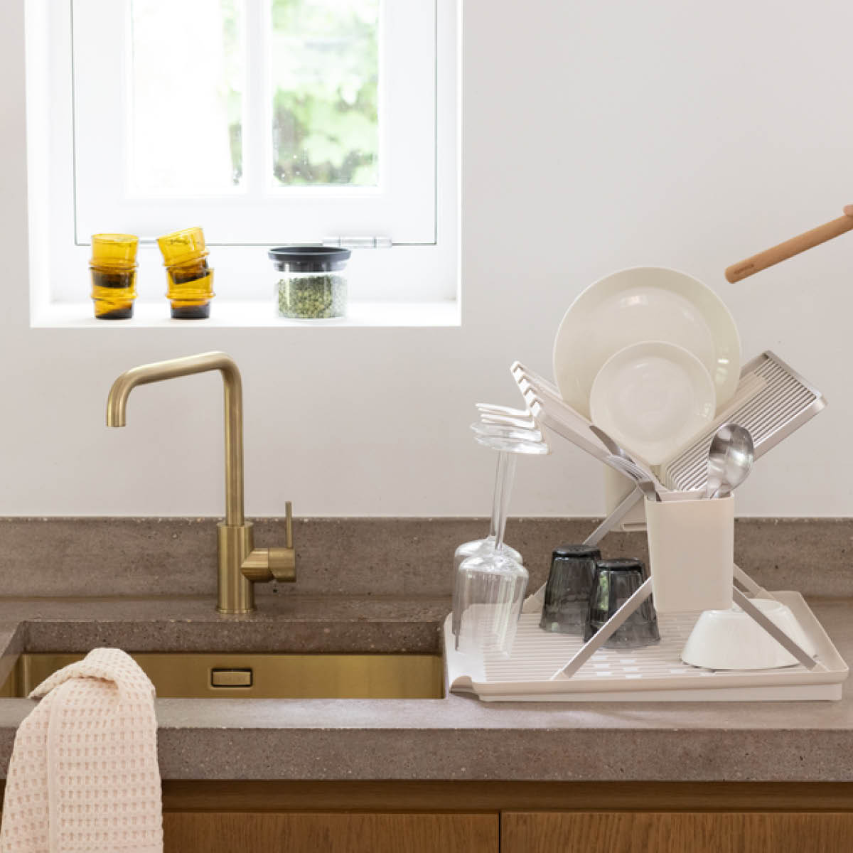 Brabantia SinkSide hopfällbart diskställ 51x42 cm soft beige