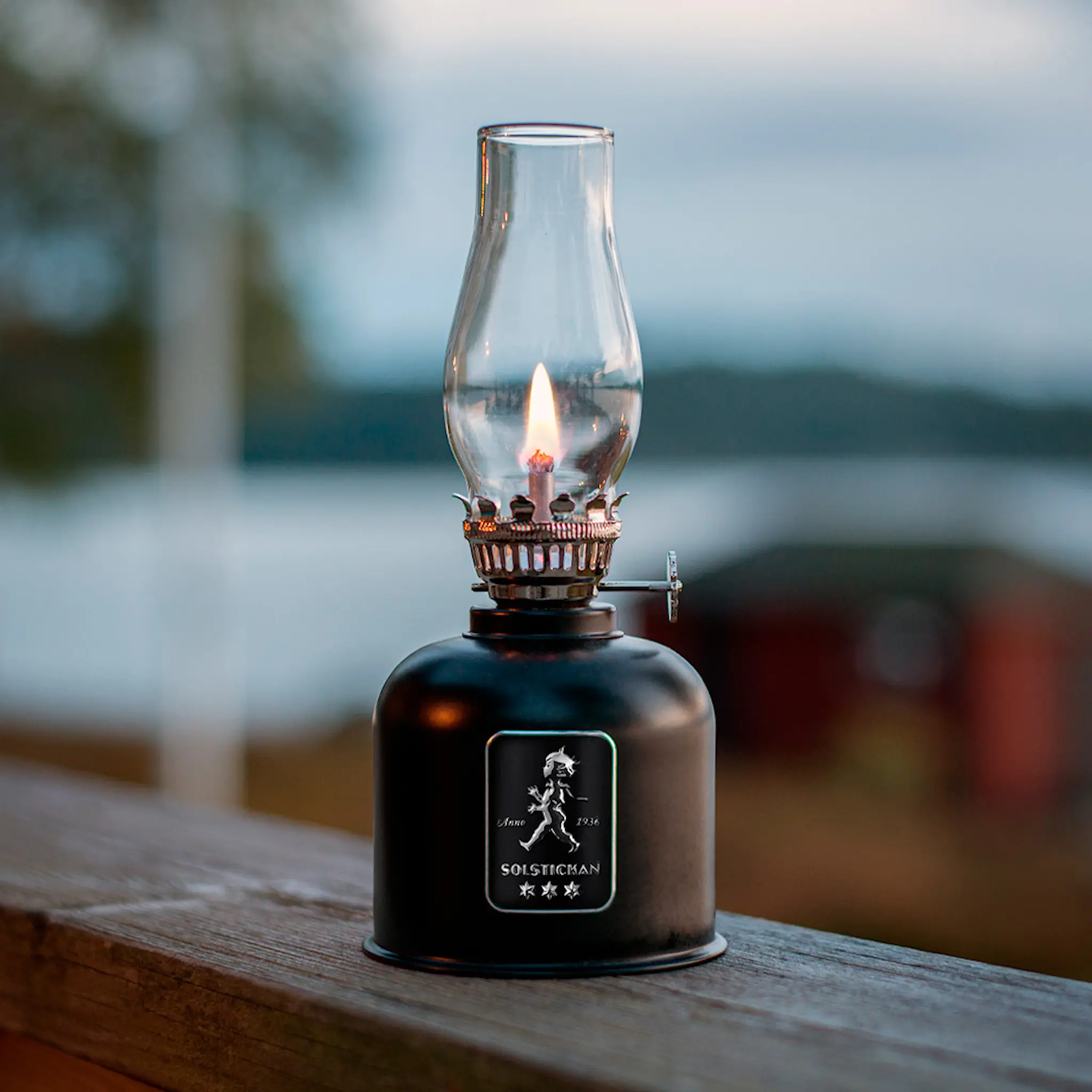 SOLSTICKAN Öljylamppu 20 cm Musta