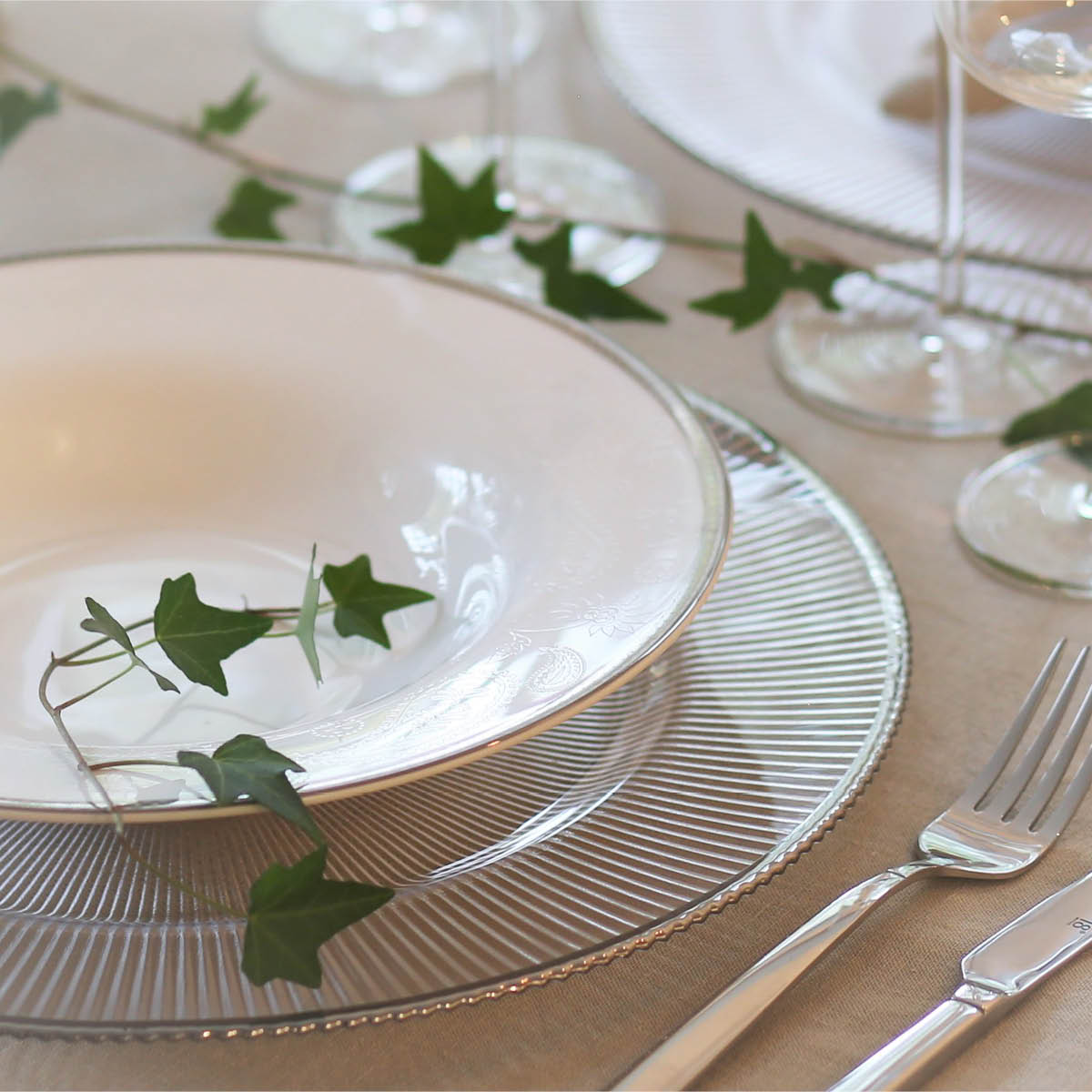 Stiernholm Plisse Undertallrik 33 cm klar/silver