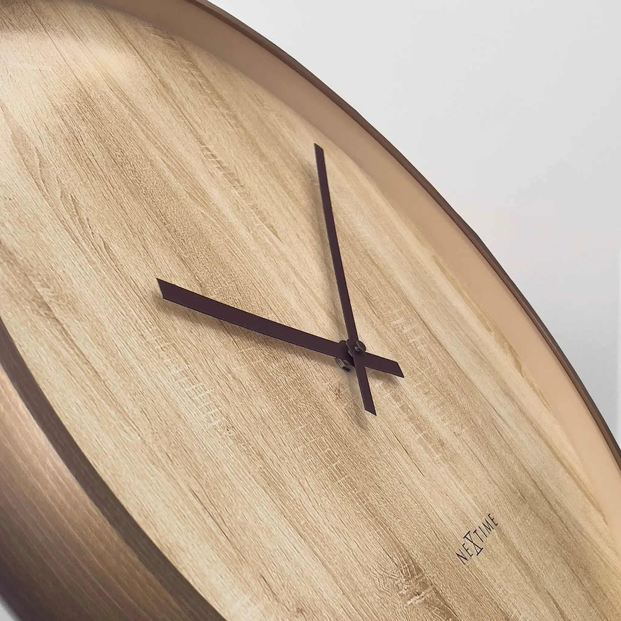 NeXtime Oslo Large väggklocka 50 cm brun