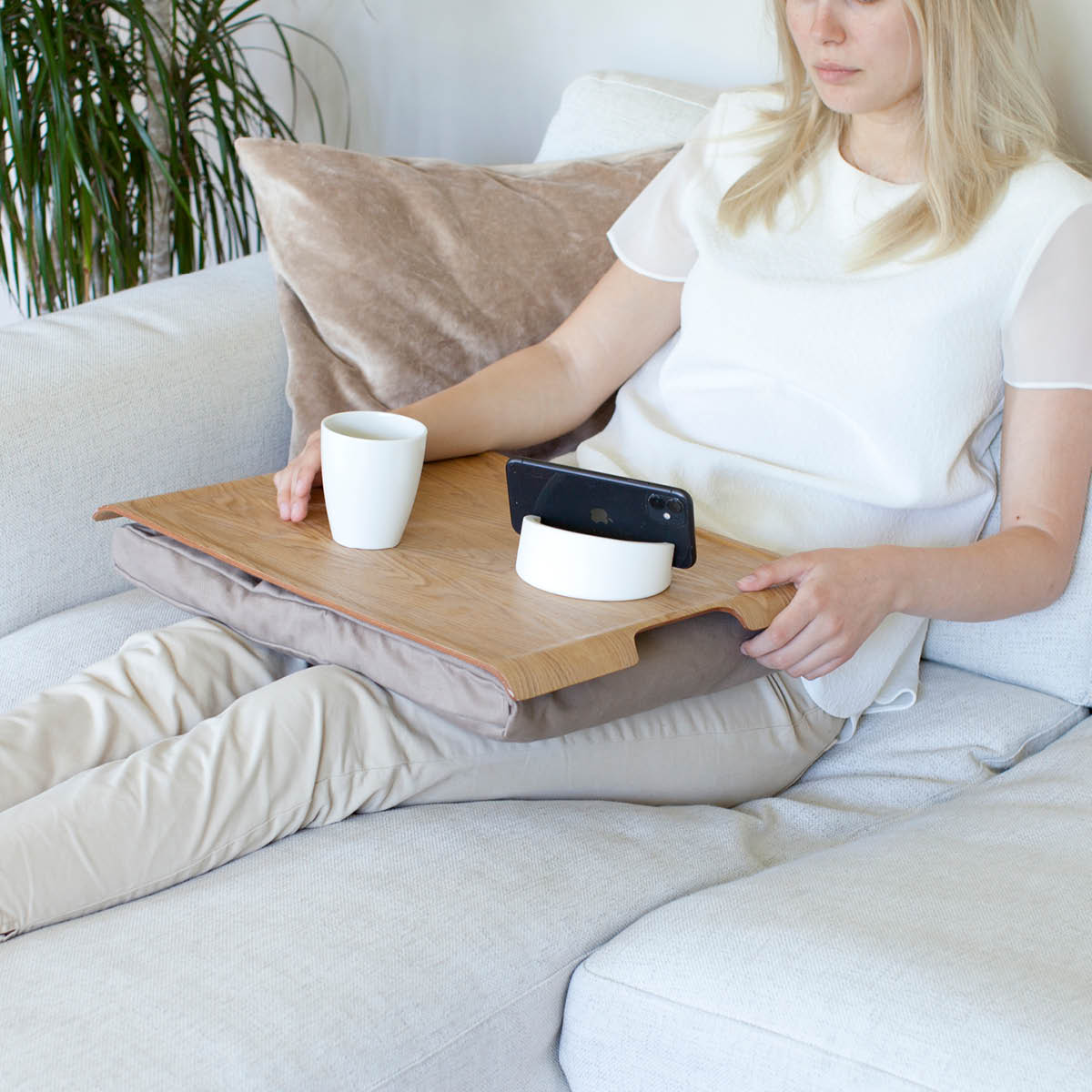 Bosign Laptray knäbricka 46x38 cm pilträ/sand