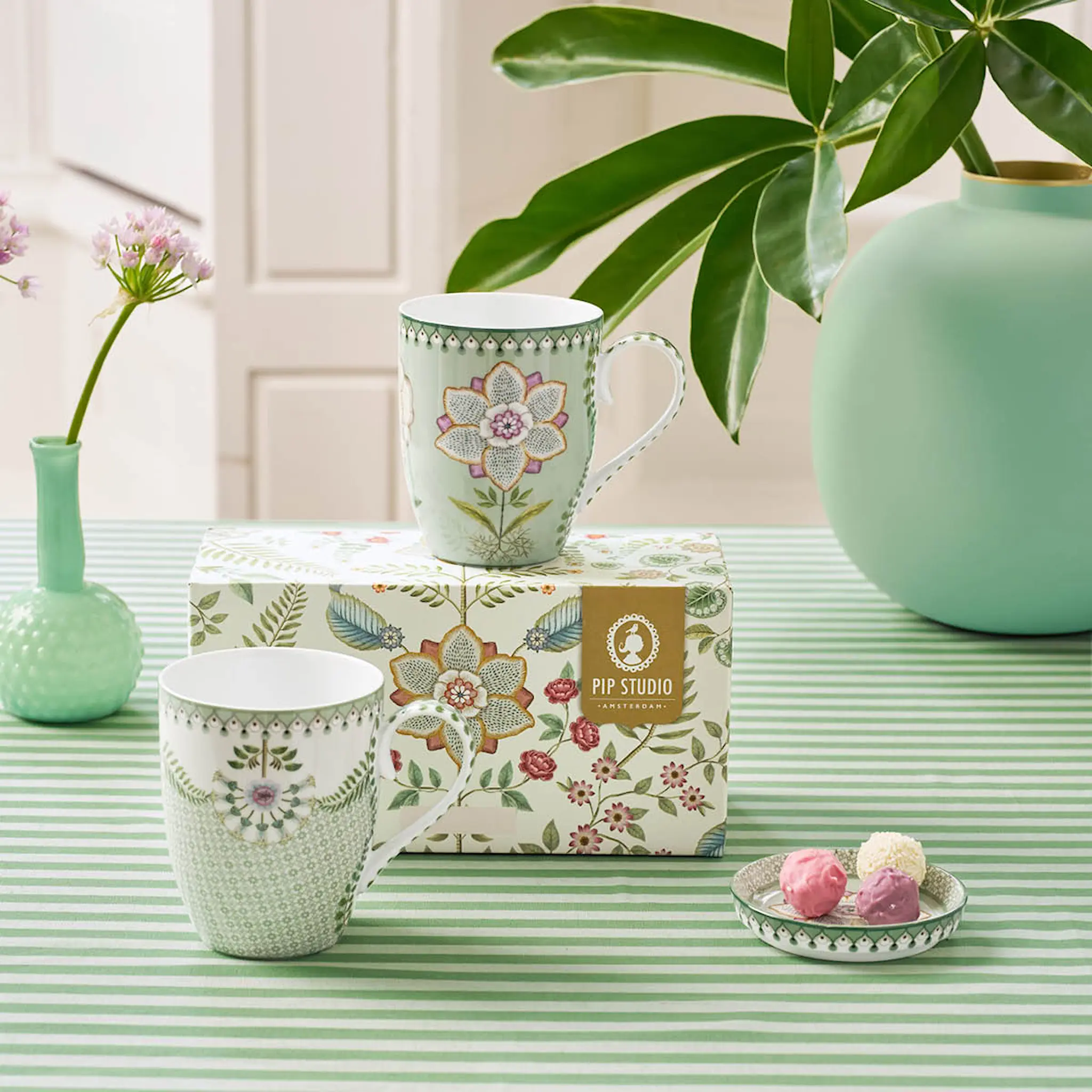 Pip Studio Lilly & Lotus stor mugg 36,5 cl 2-pack ljusgrön