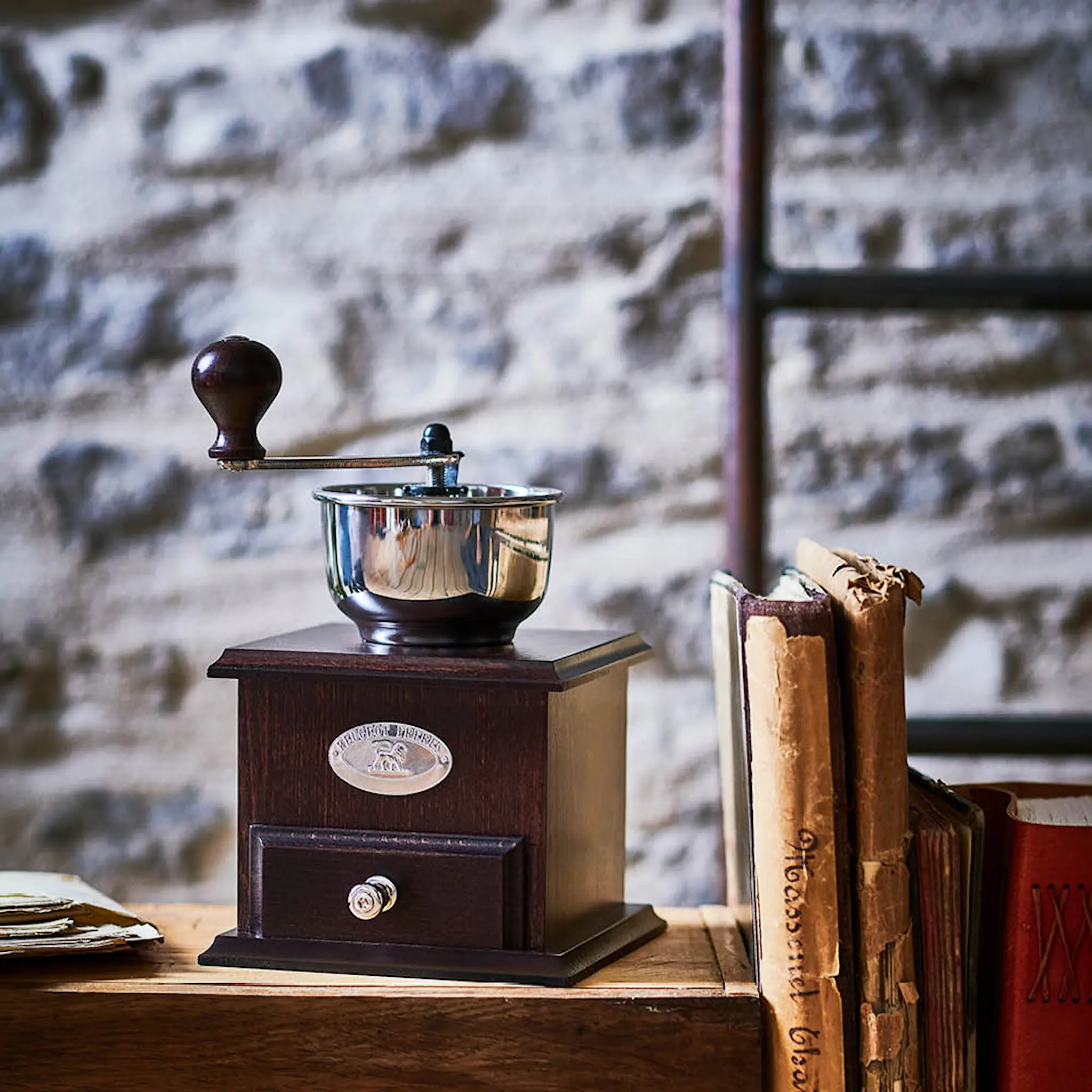 Peugeot Bresil manuell kaffekvern 21 cm valnøttfarget bøk