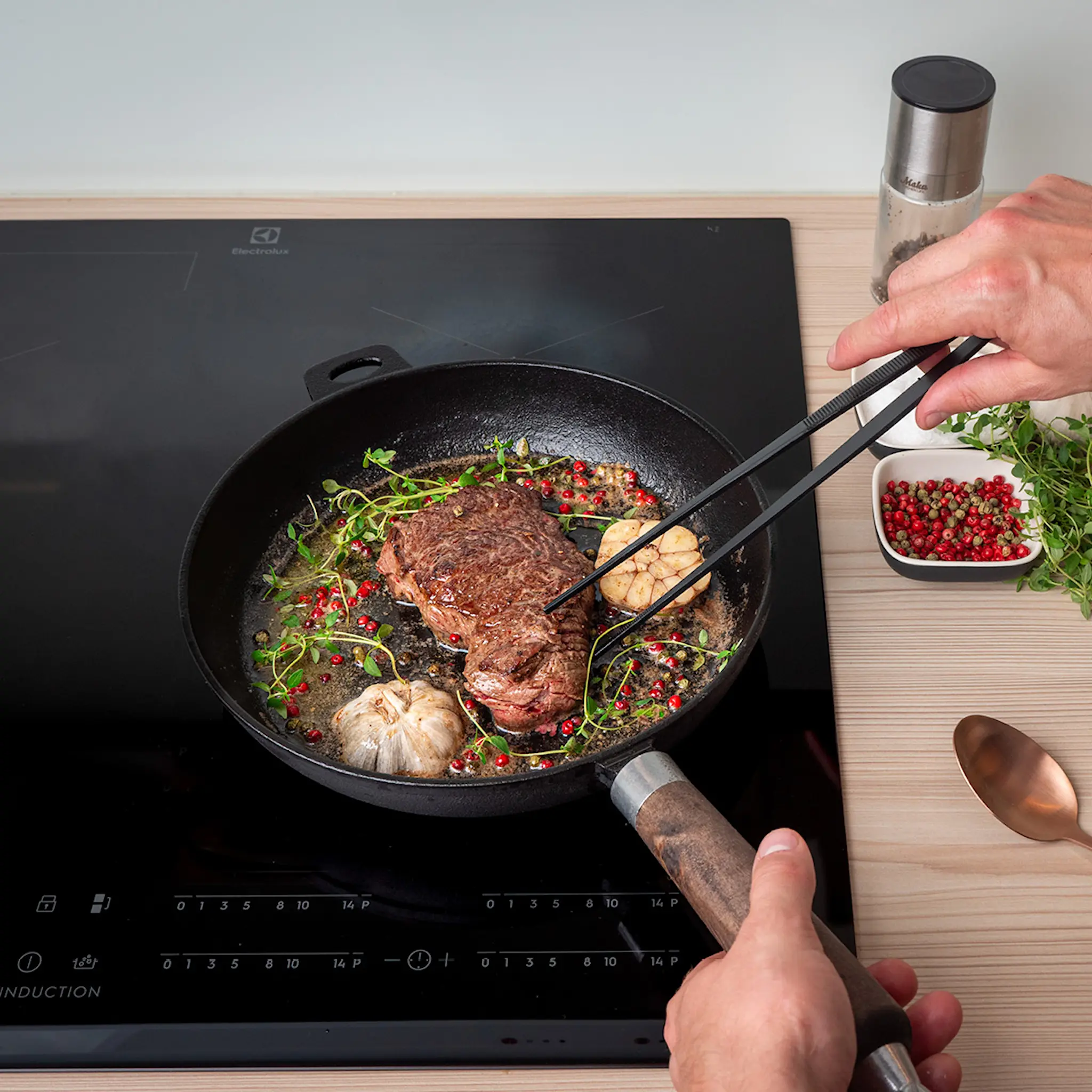 Maku Kitchen Life Maku Valurautapannu puukahvalla 24 cm