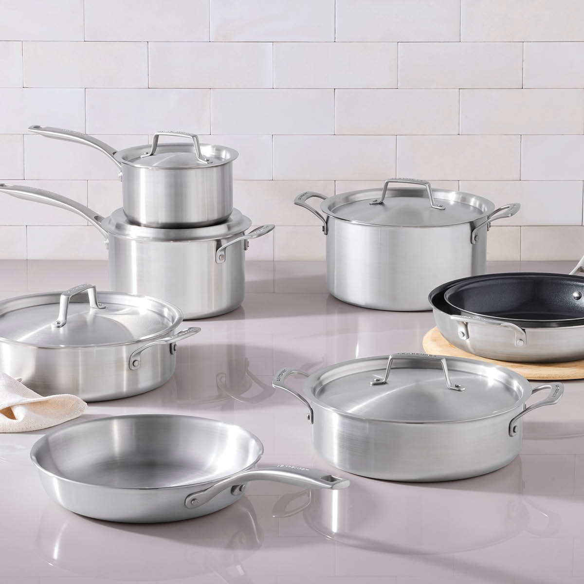Le Creuset Essential 3-ply Stainless Steel kastrullset 8 delar