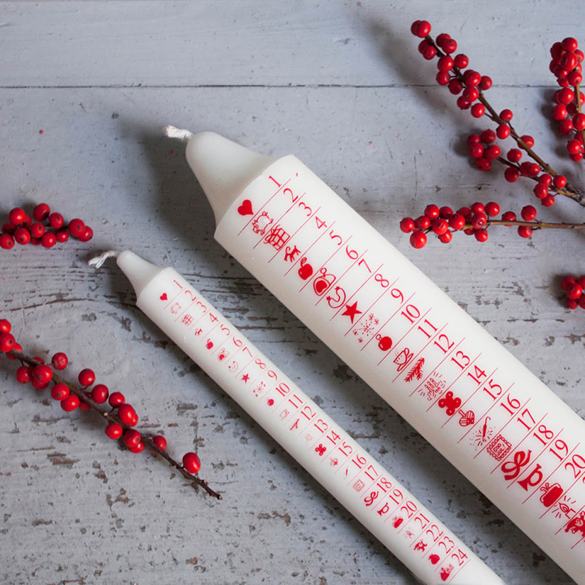 Liljeholmens Kalenderljus kronljus 24 cm vit/röd