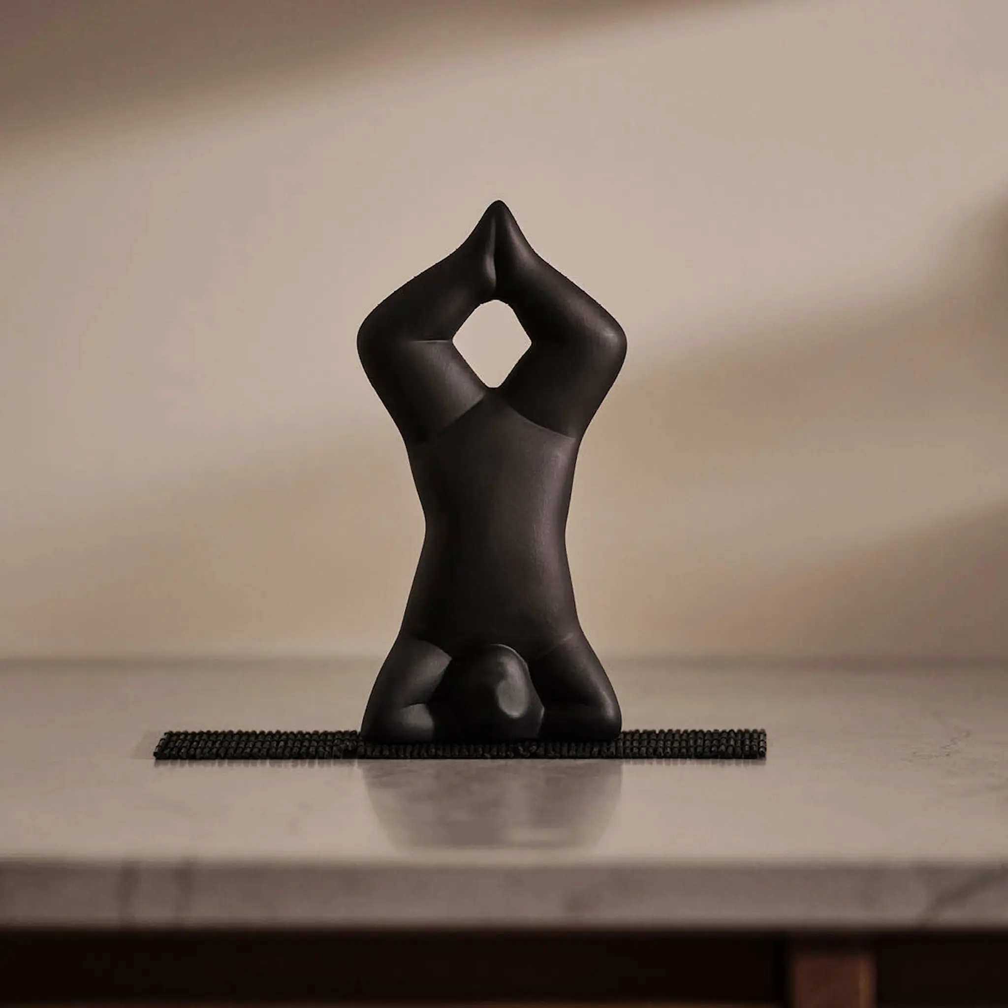 Design House Stockholm Lisa Larson Yoga No.3 figur 16 cm svart