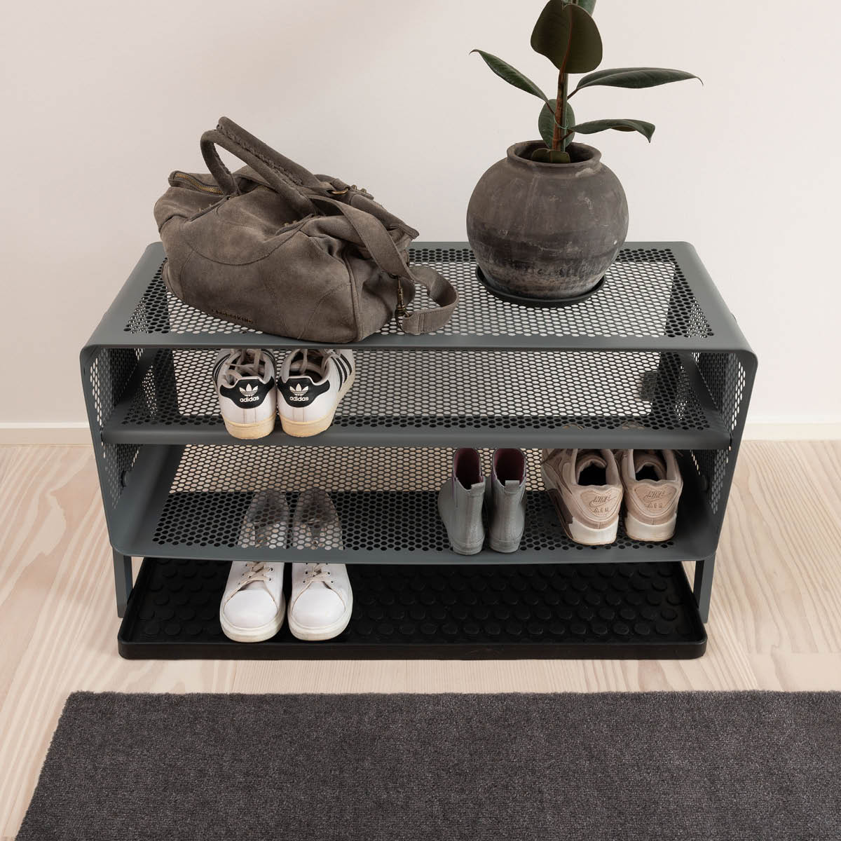 Tica Copenhagen Dot skobricka stor 88x38x3 cm svart