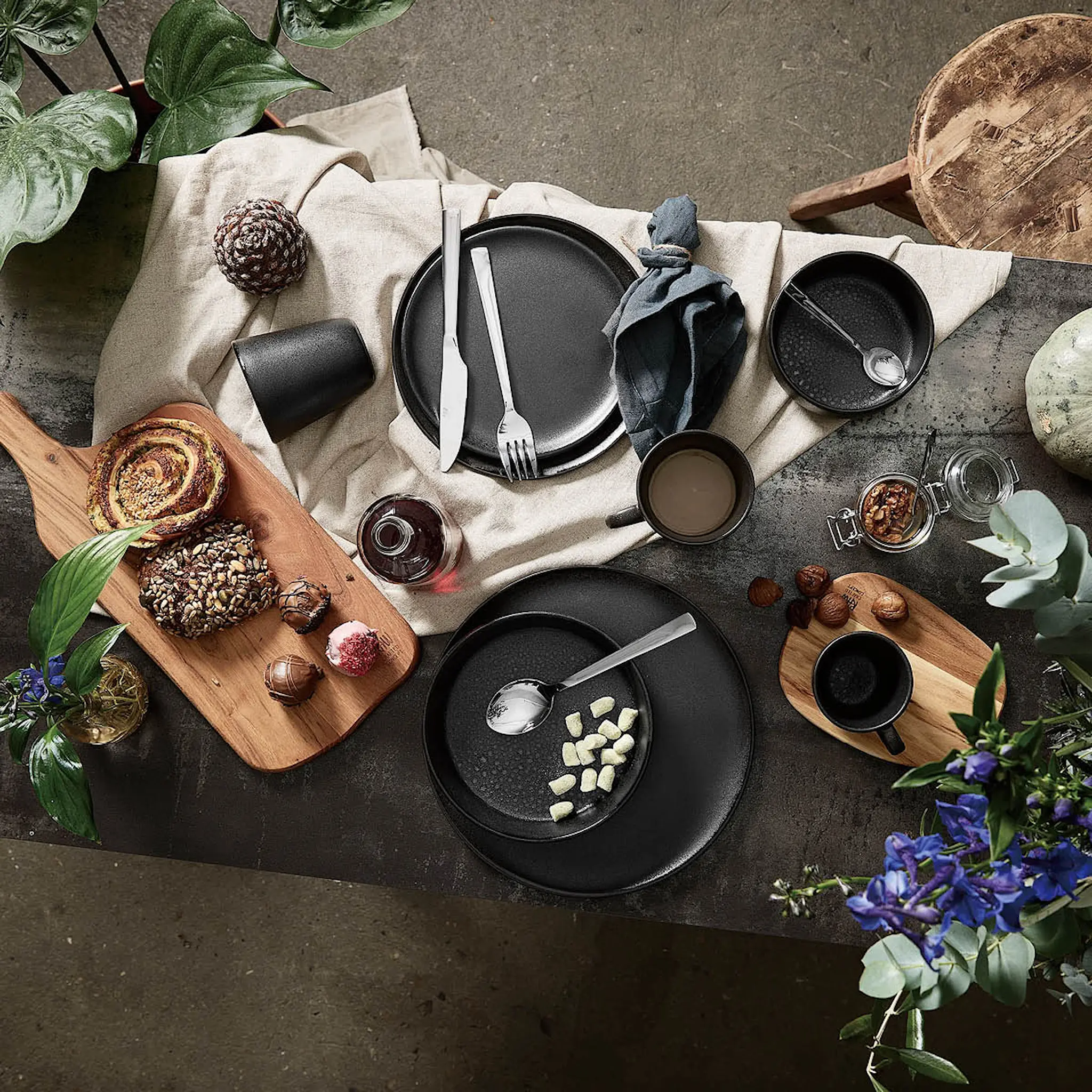 Aida RAW Titanium Black middagstallerken 28 cm