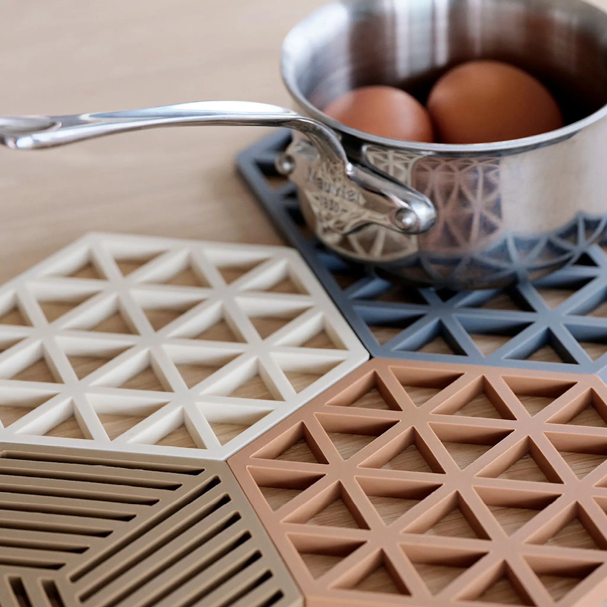 Zone Triangles Grytunderlägg 16 cm Light Terracotta