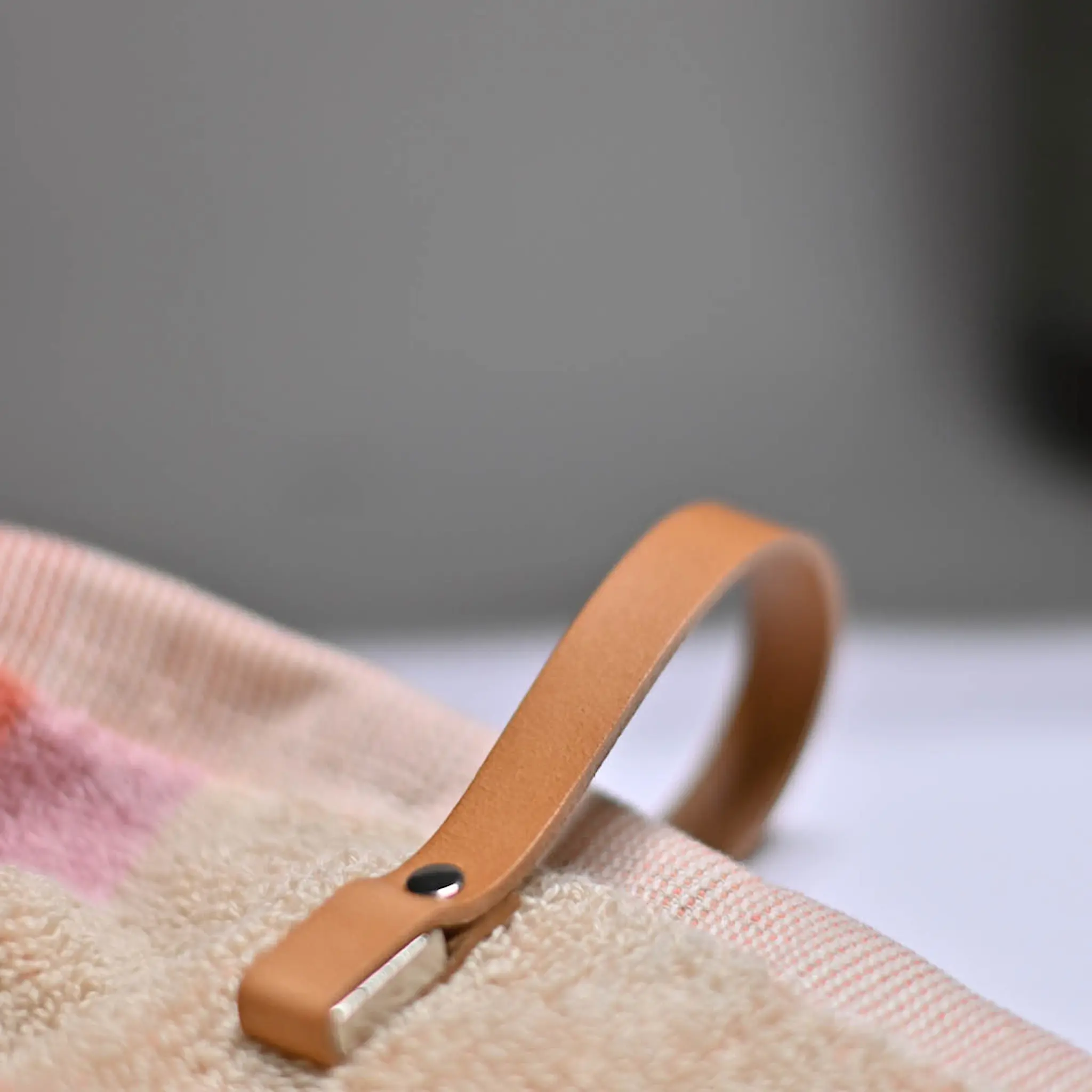 Nordan Home Magnetisk handdukshållare i läder 8x1 cm 2-pack ljusbrun