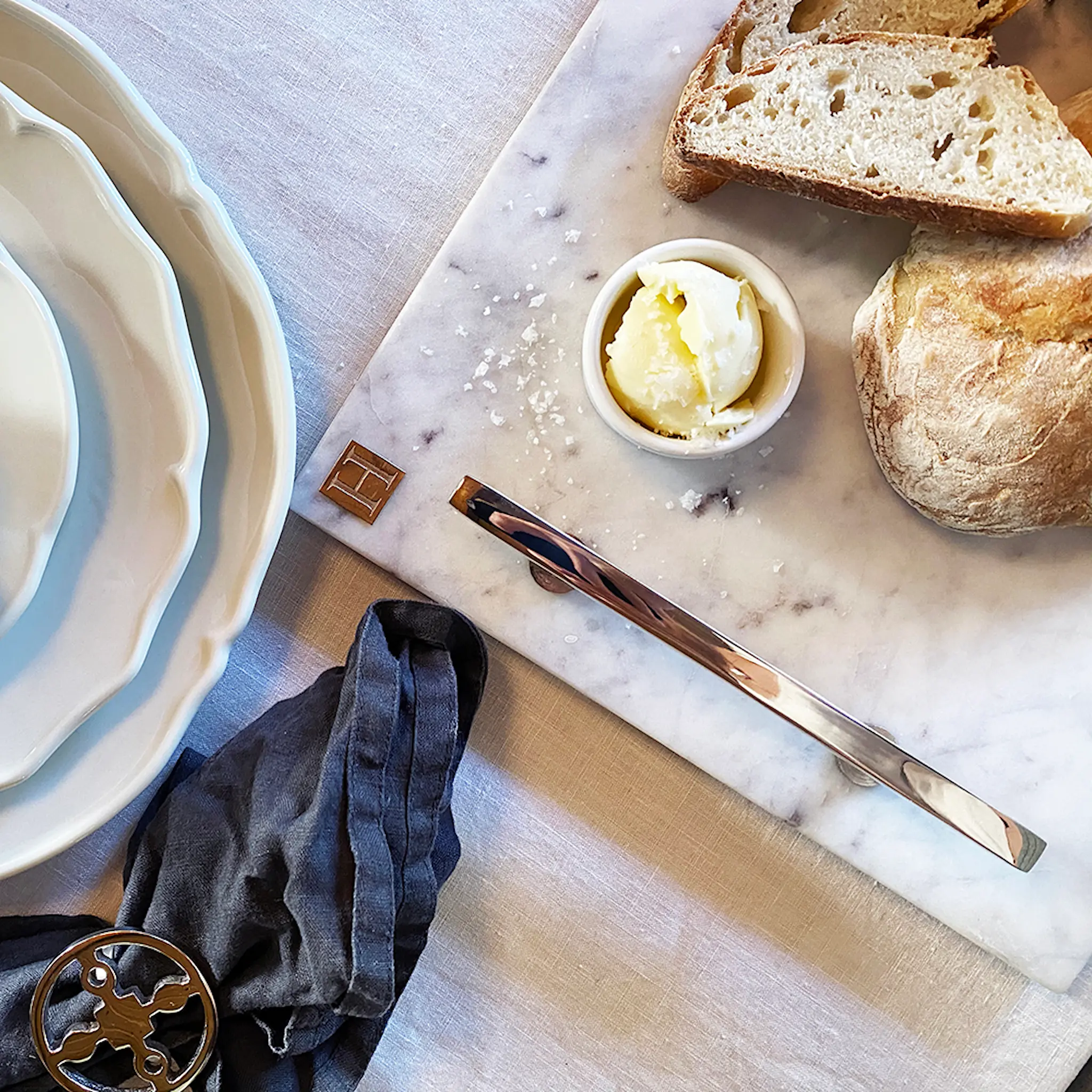 Hilke Marmoritarjotin kahvoilla Nikkelöity messinki