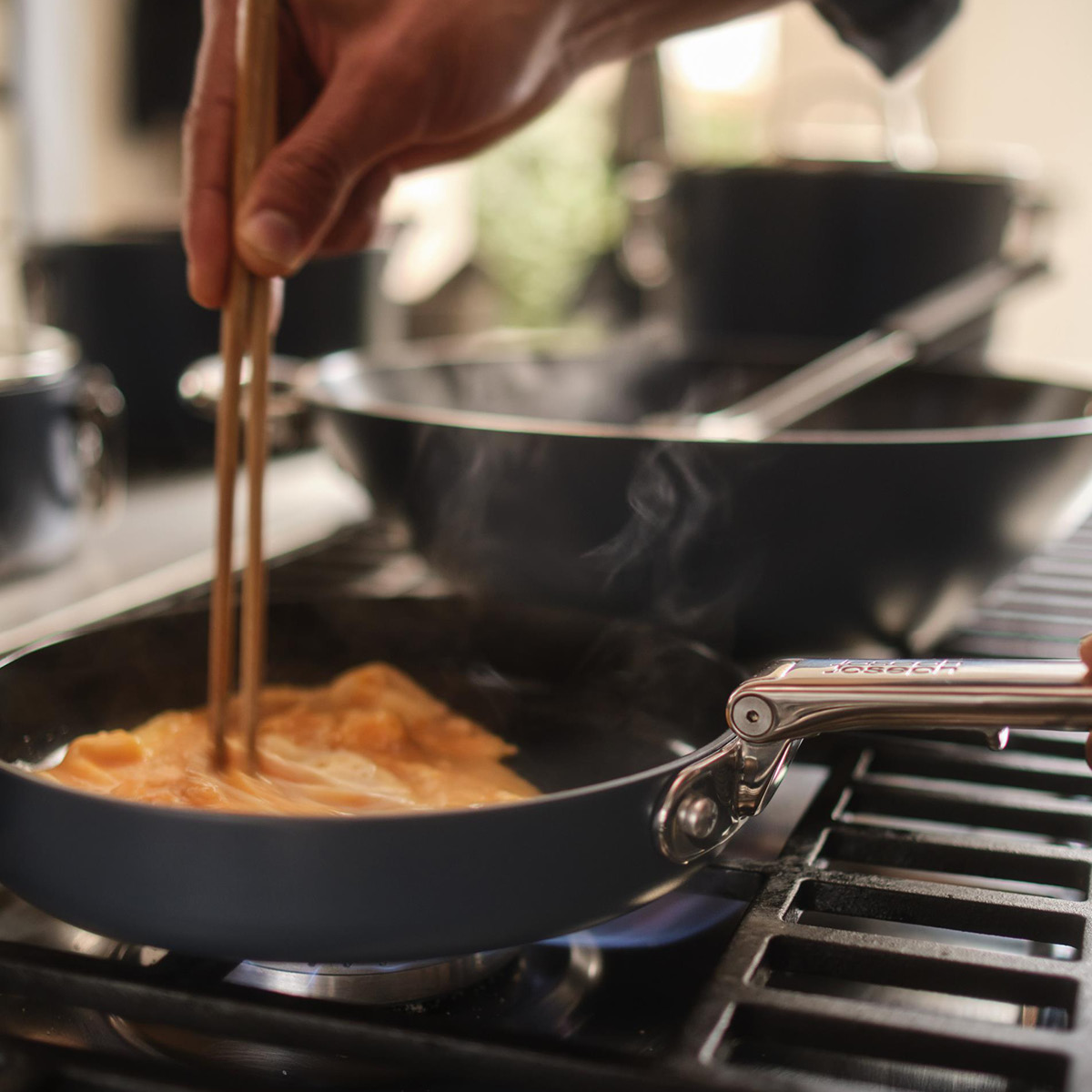 Joseph Joseph Space stekpanna 24 cm midnight blue