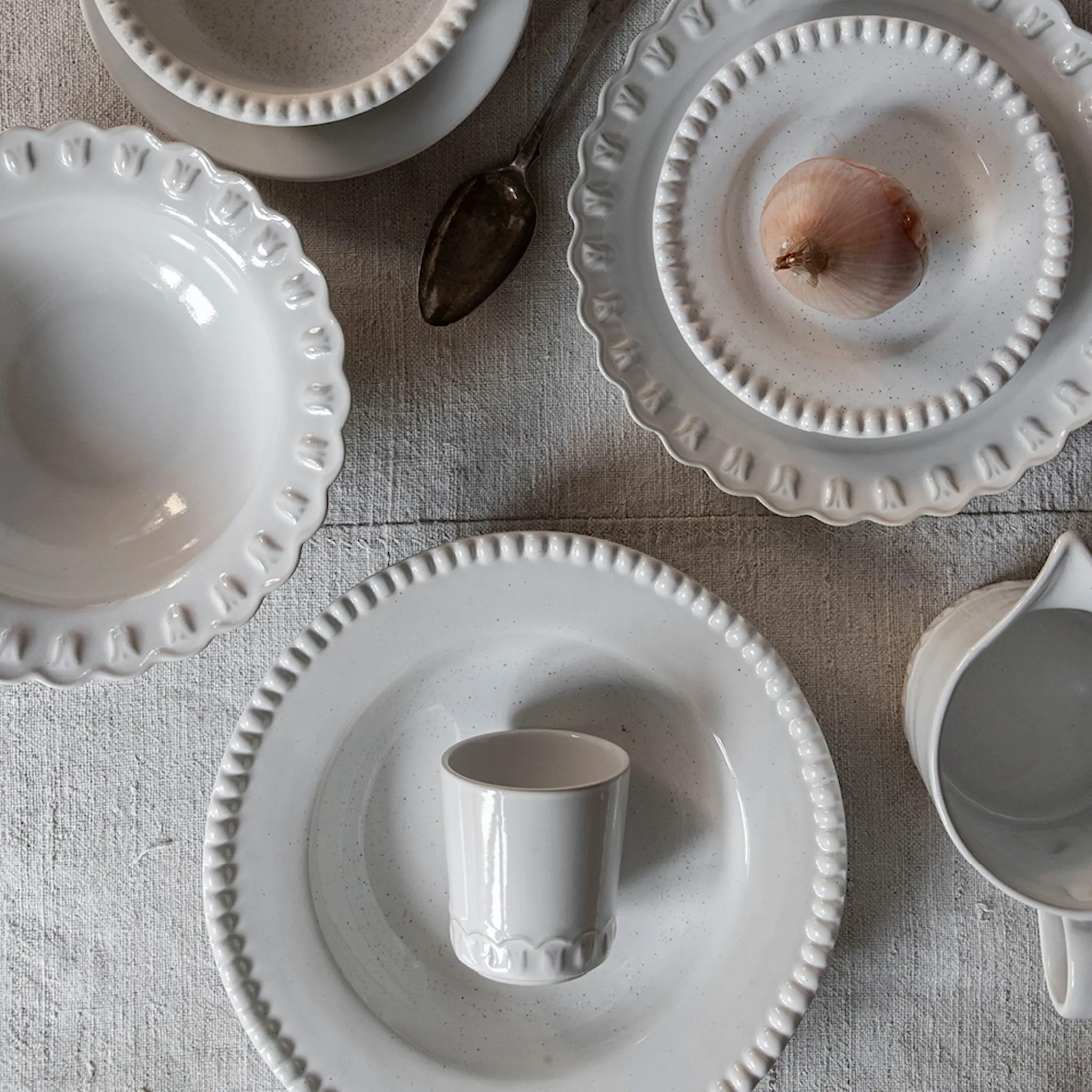 PotteryJo Daria tallerken 28 cm 2 stk cotton white hover