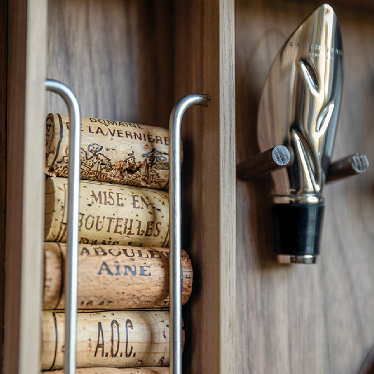 L'atelier du vin Vinsett/vinskap med vintilbehør Cabinet d'Oeno Curiosités