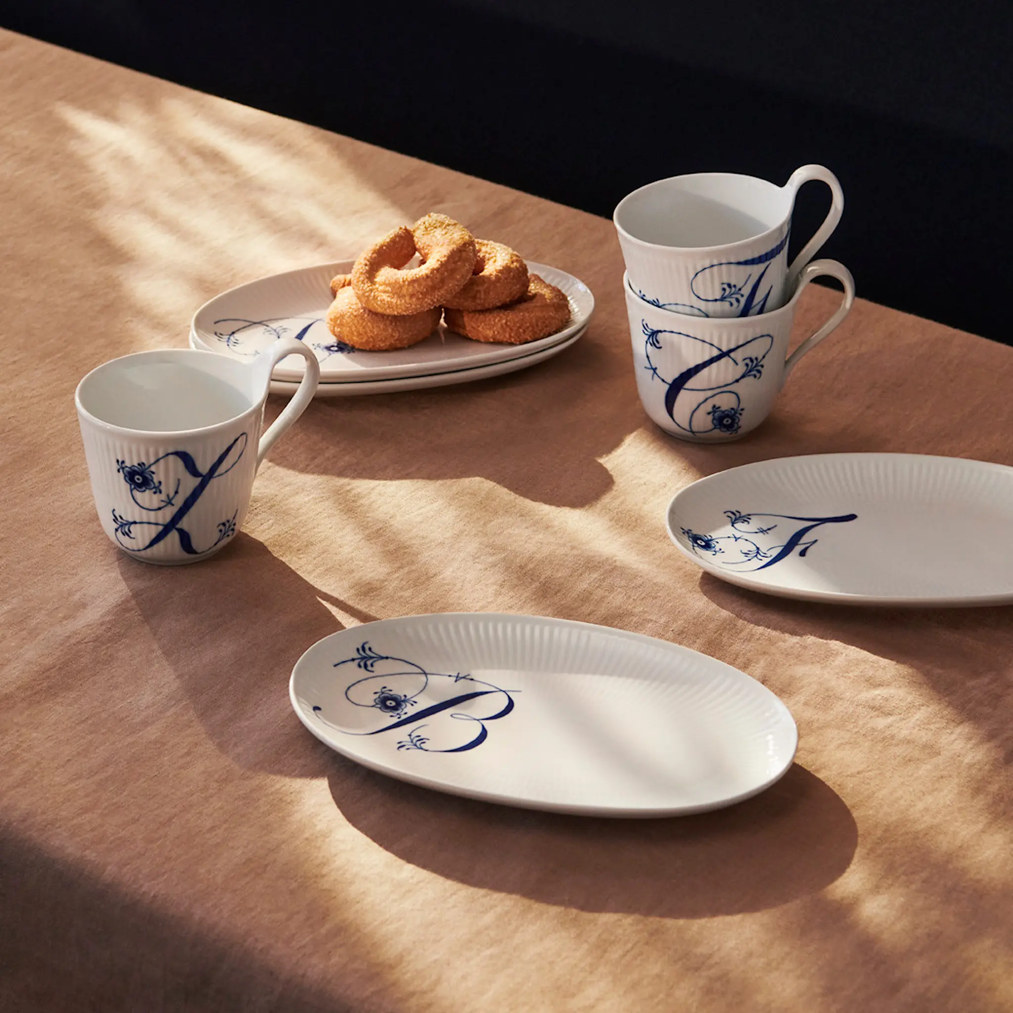 Royal Copenhagen Blue Fluted Pl Alphabet oval tallrik F 23 cm