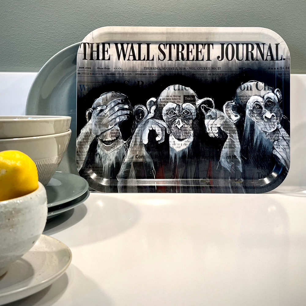 LISA TÖRNER ART Bordbrikke The Three Wise Monkeys 28x36 cm svart