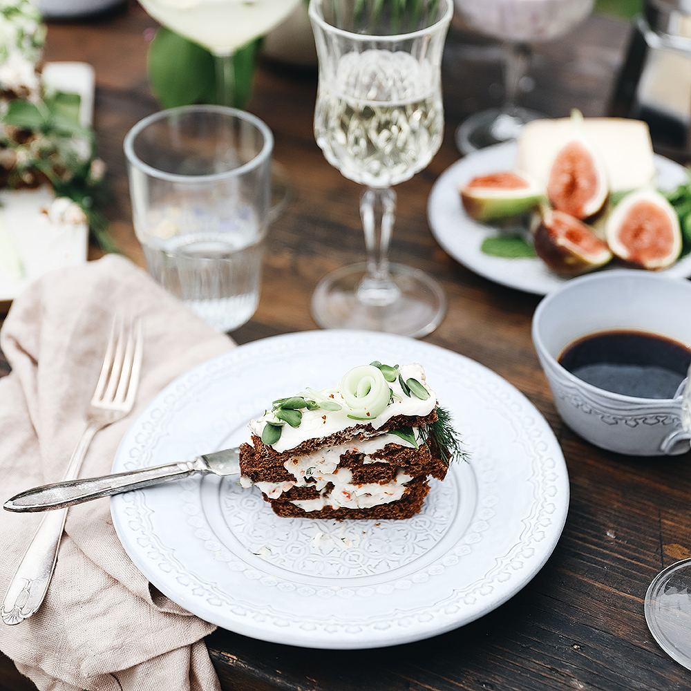 Bordallo Pinheiro Rua Nova Lautanen 22 cm Antiikinvalkoinen