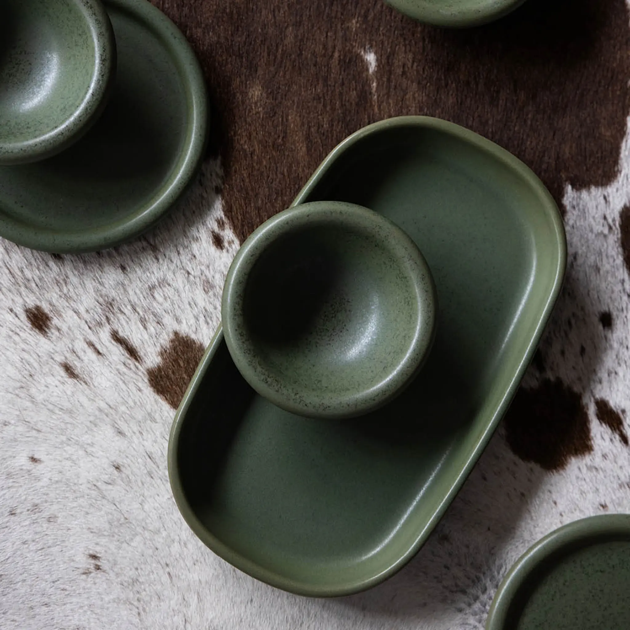 ByOn Porto serveringsfat 30x18 cm grön