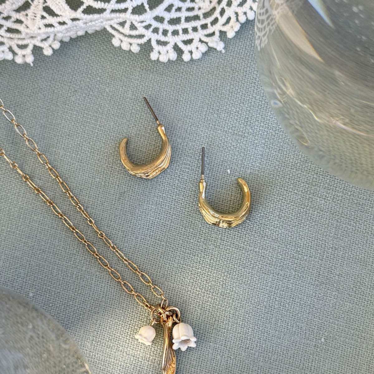 A&C Oslo AS Vintage Leaves Korvakorut 14 mm Kulta