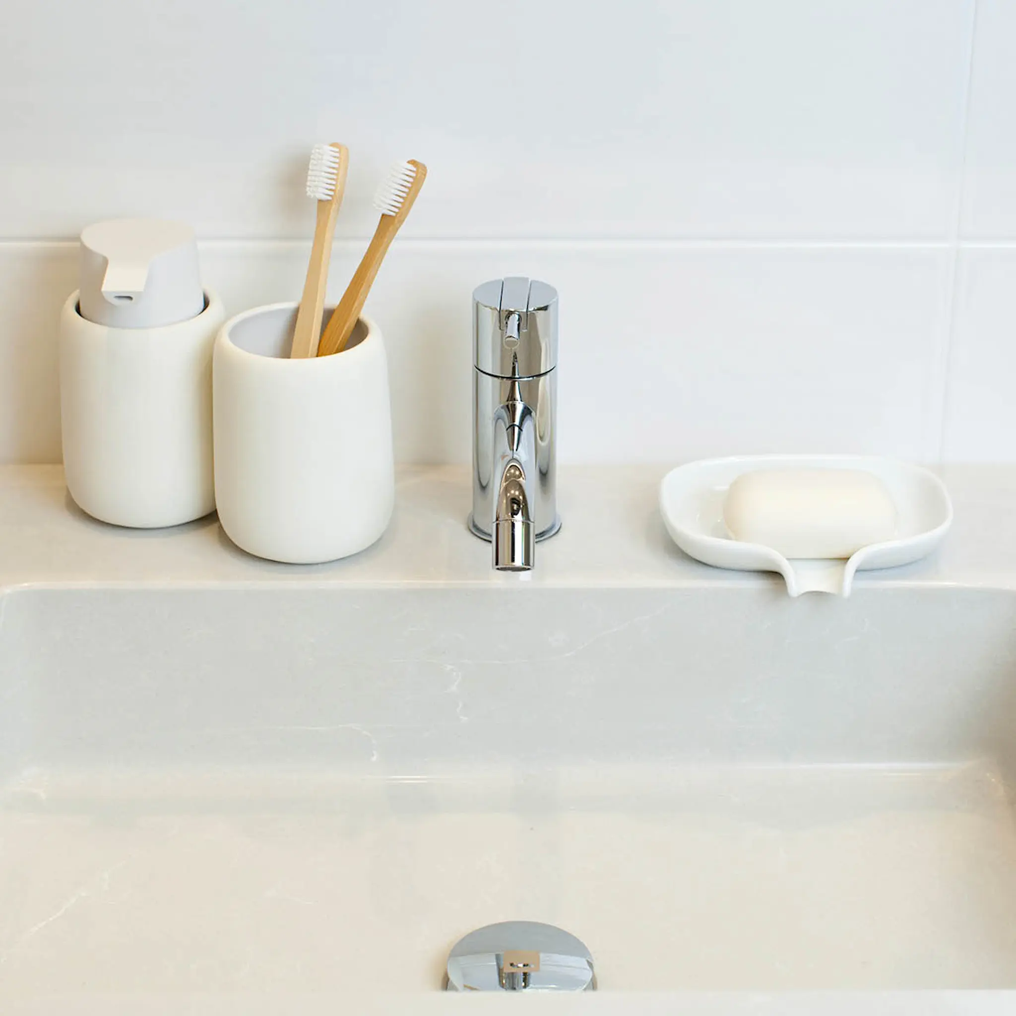 Bosign Flow tvålfat med avrinning 13,5 cm porslin vit