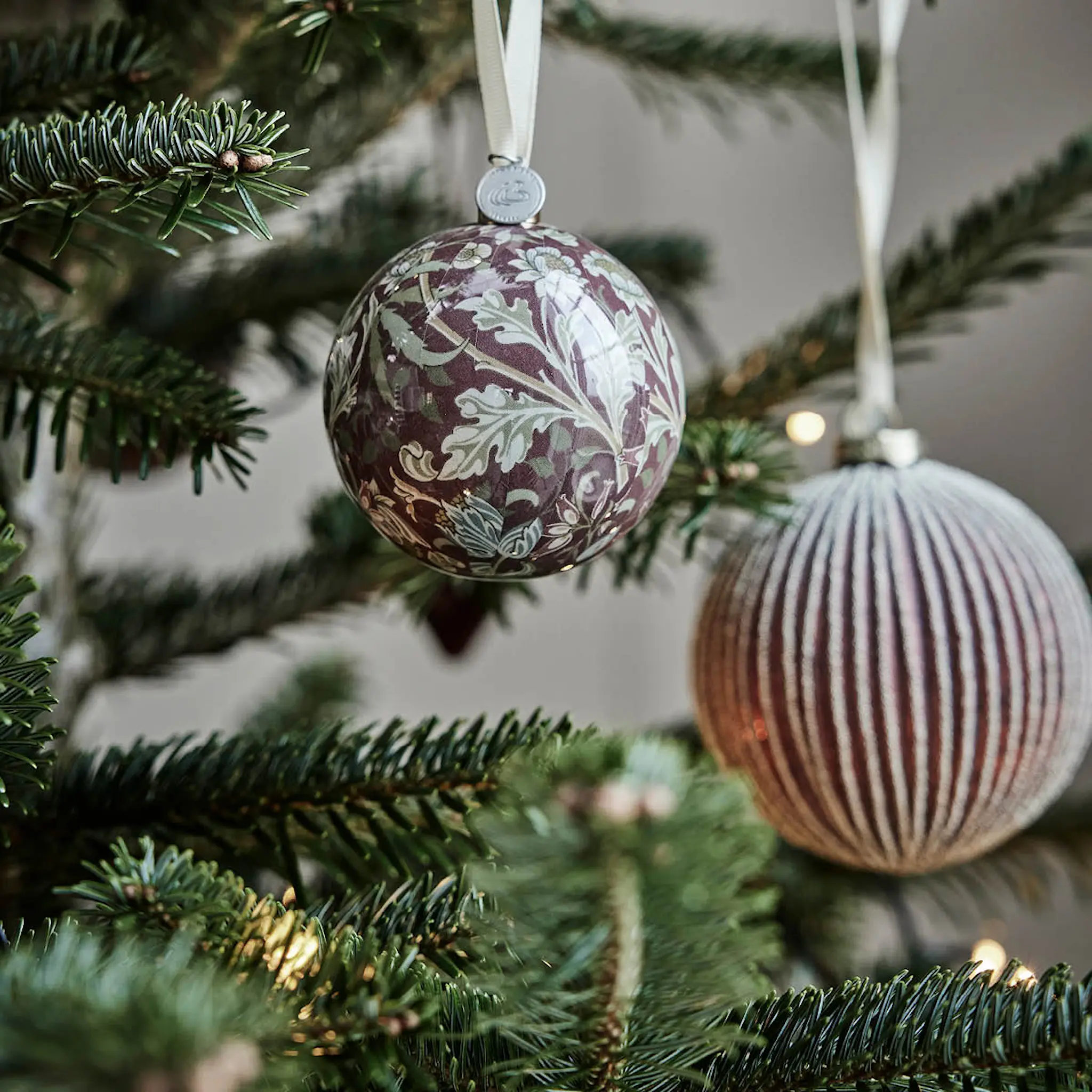 Lene Bjerre Herle julkula 8 cm mörkröd/multi