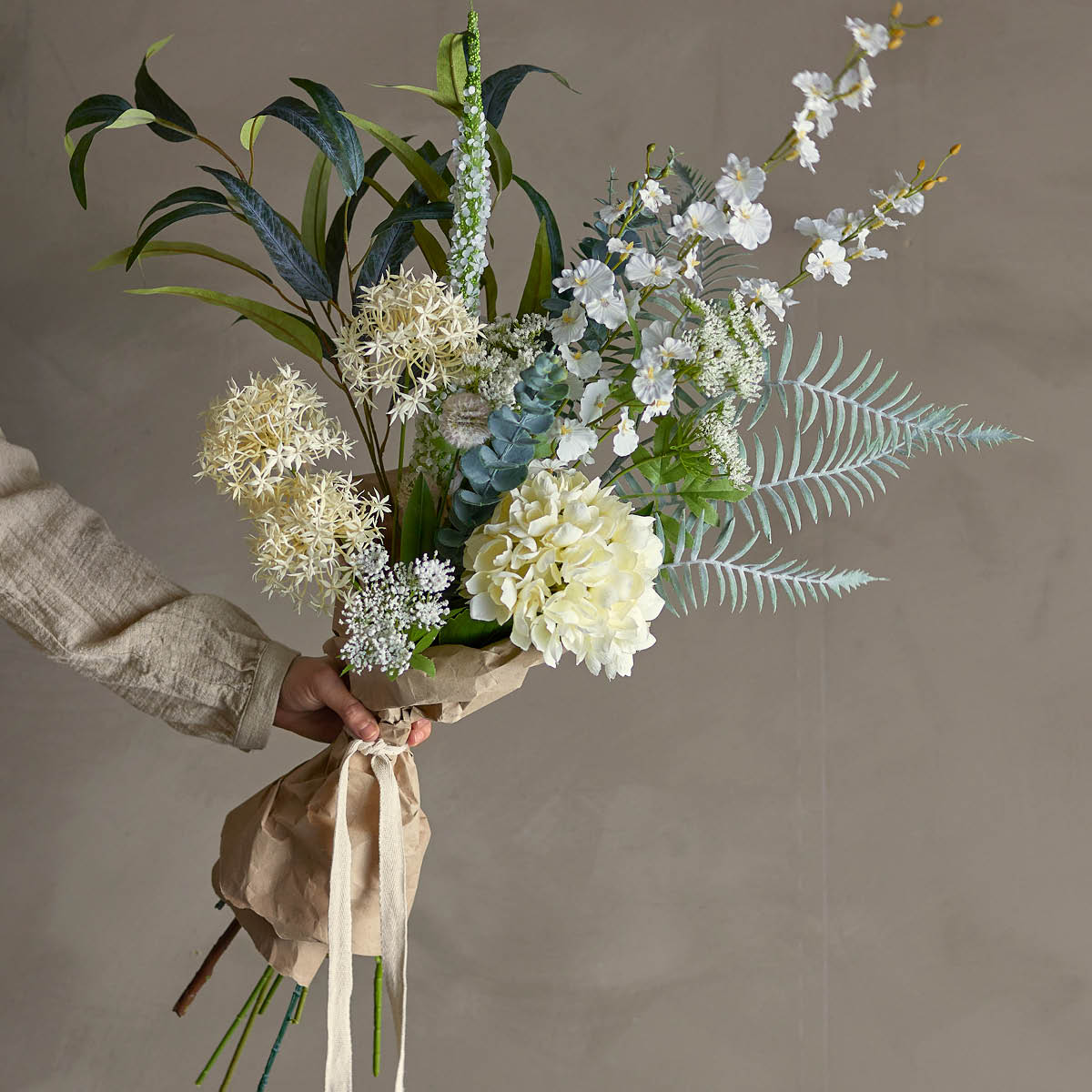 Bloomingville Symphonie bukett konstgjord 30x103 cm vita blommor