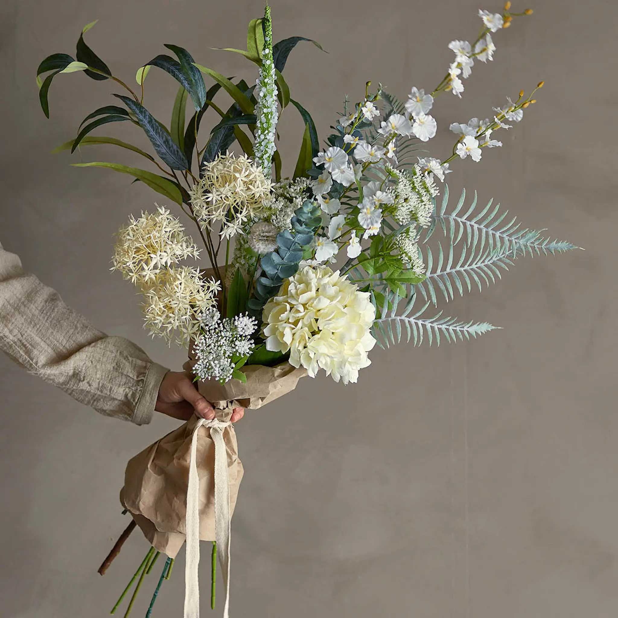 Bloomingville Symphonie bukett konstgjord 30x103 cm vita blommor