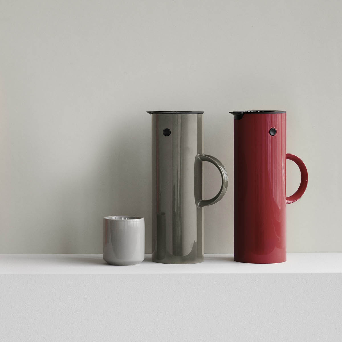 Stelton EM77 termoskannu 1 L kirsikanpunainen