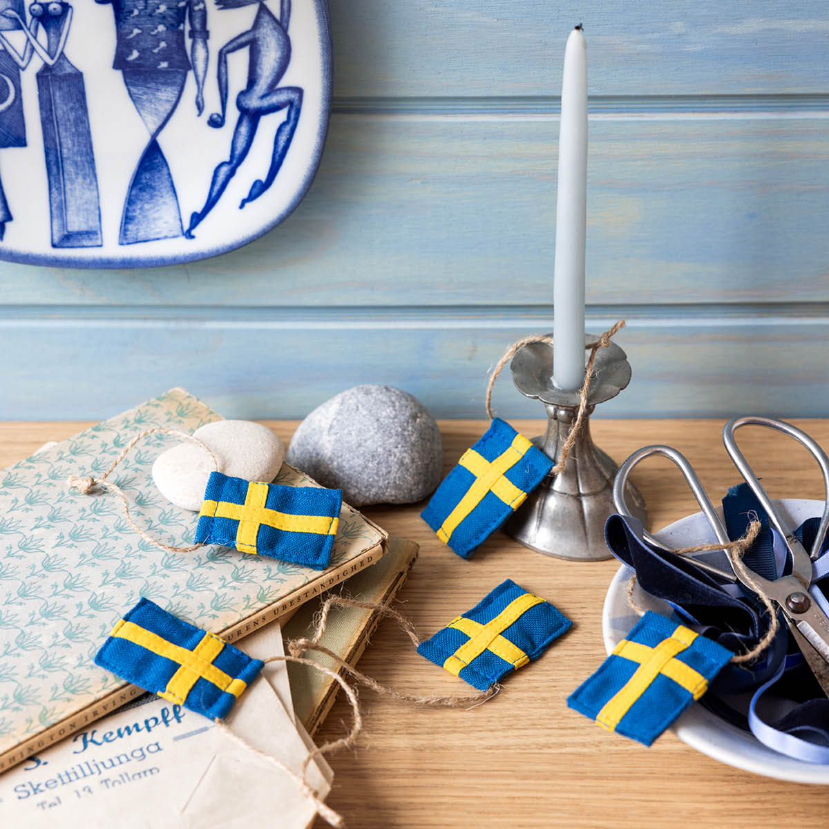 Langkilde & Søn Dekorationsflagga liten 3,3x5,5 cm 5-pack svenska flaggan