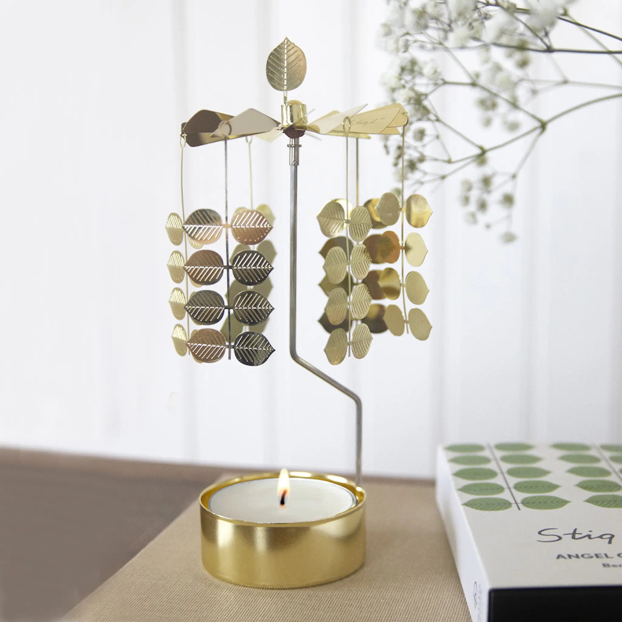 Pluto Änglaspel Berså 8x20x8 cm Guldmetall