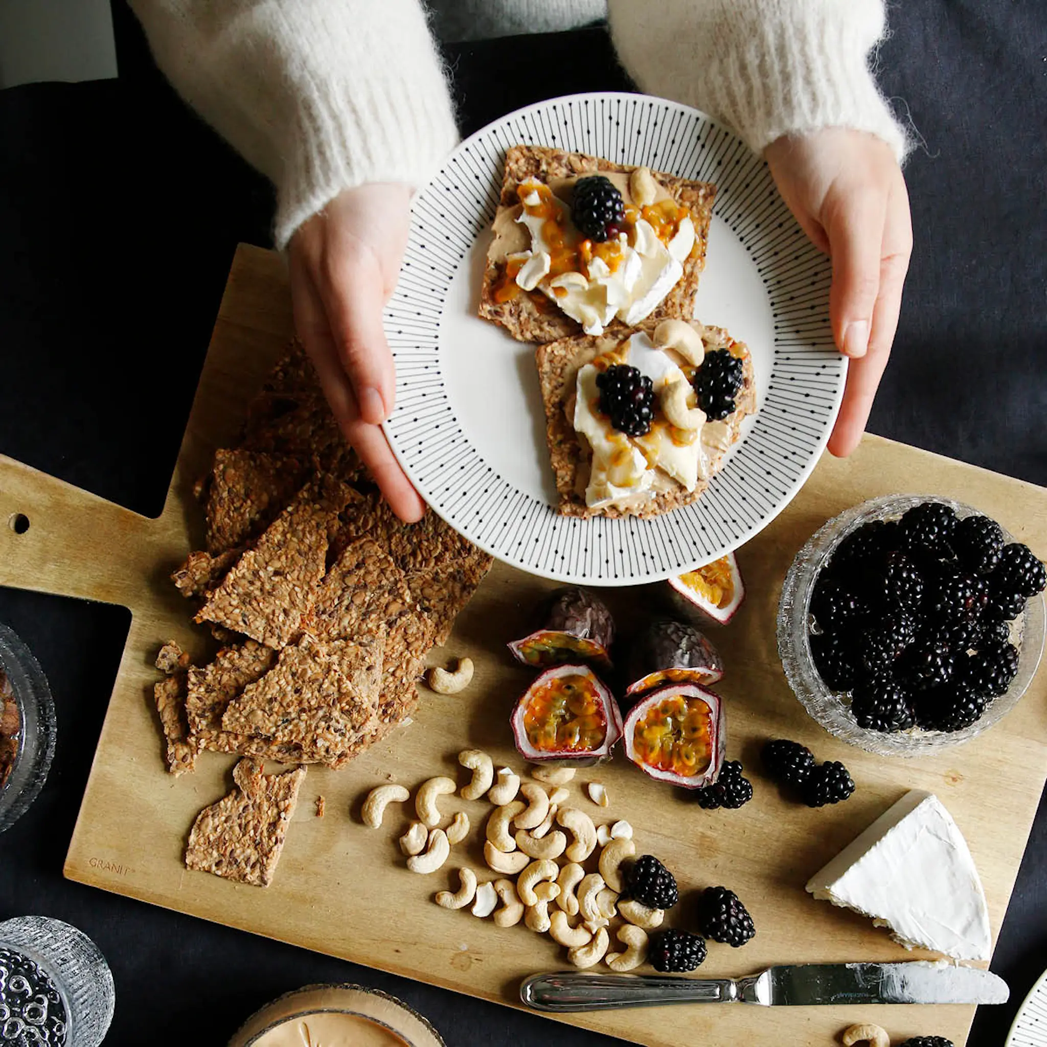 Arabia Mainio Sarastus Lautanen 19 cm Valkoinen/Musta