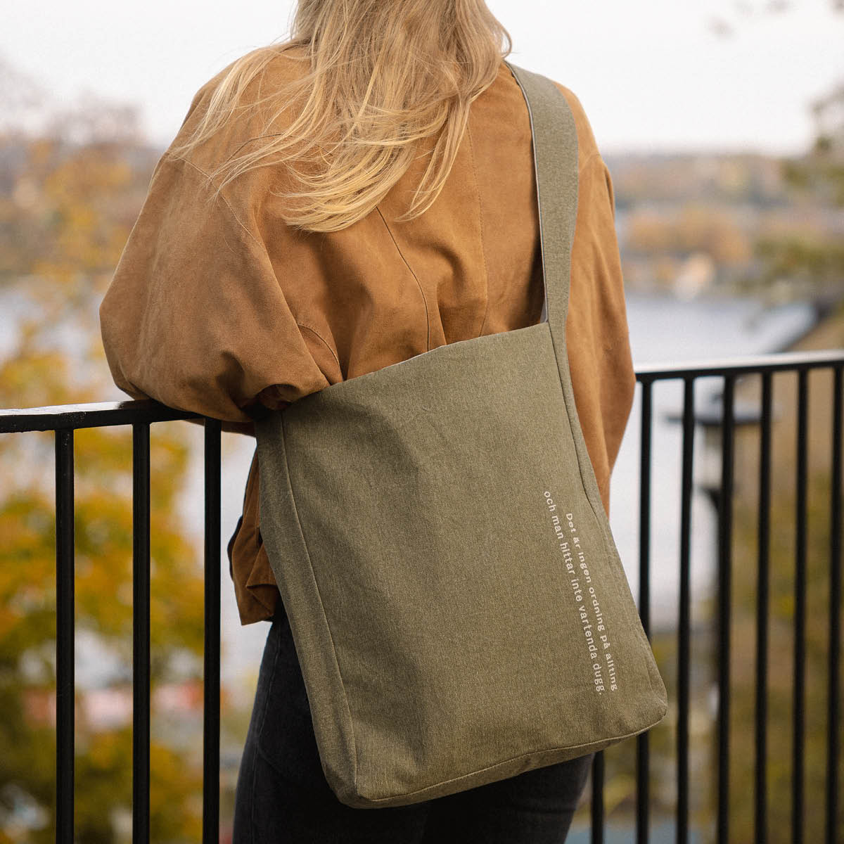 Design House Stockholm Astrid Lindgren tygkasse 40x31 cm Det är ingen ordning på allting... grön