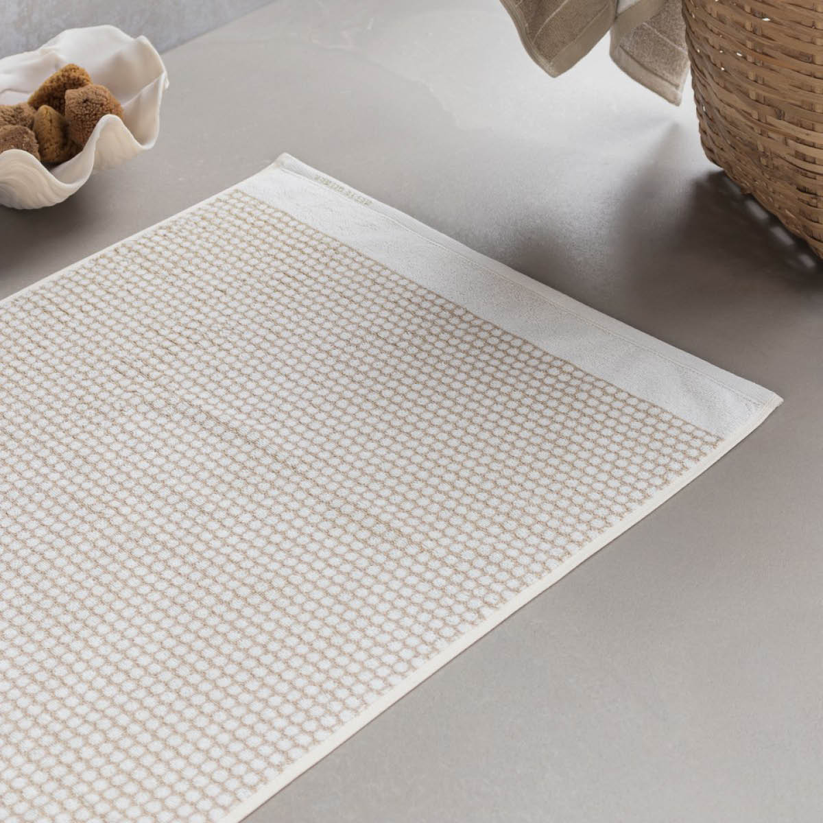 Mette Ditmer Grid Kylpyhuoneen matto 80x50 cm Hiekka