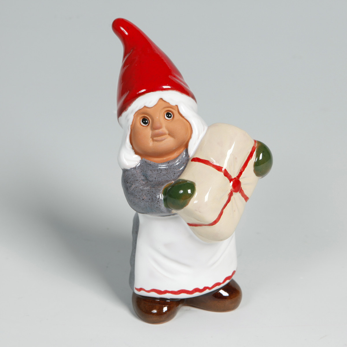 ROLF BERG KERAMIK Tomtegumma med Julpaket 15 cm