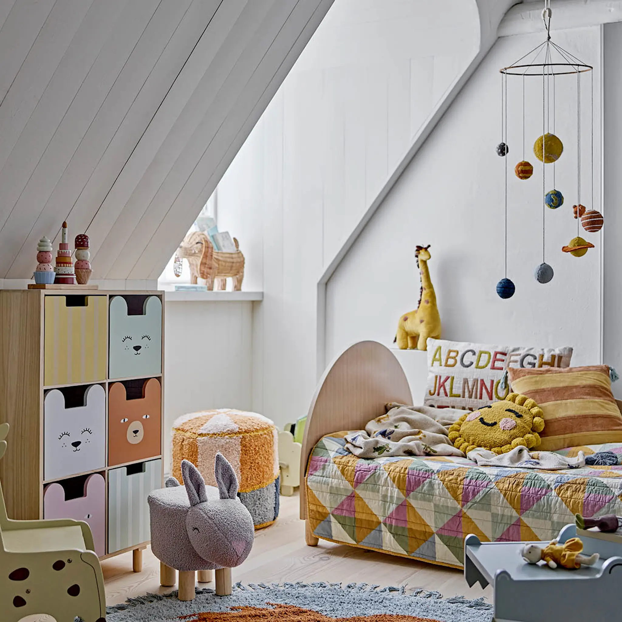 Bloomingville MINI Celebrate aktivitetsleke 23 cm 18 deler