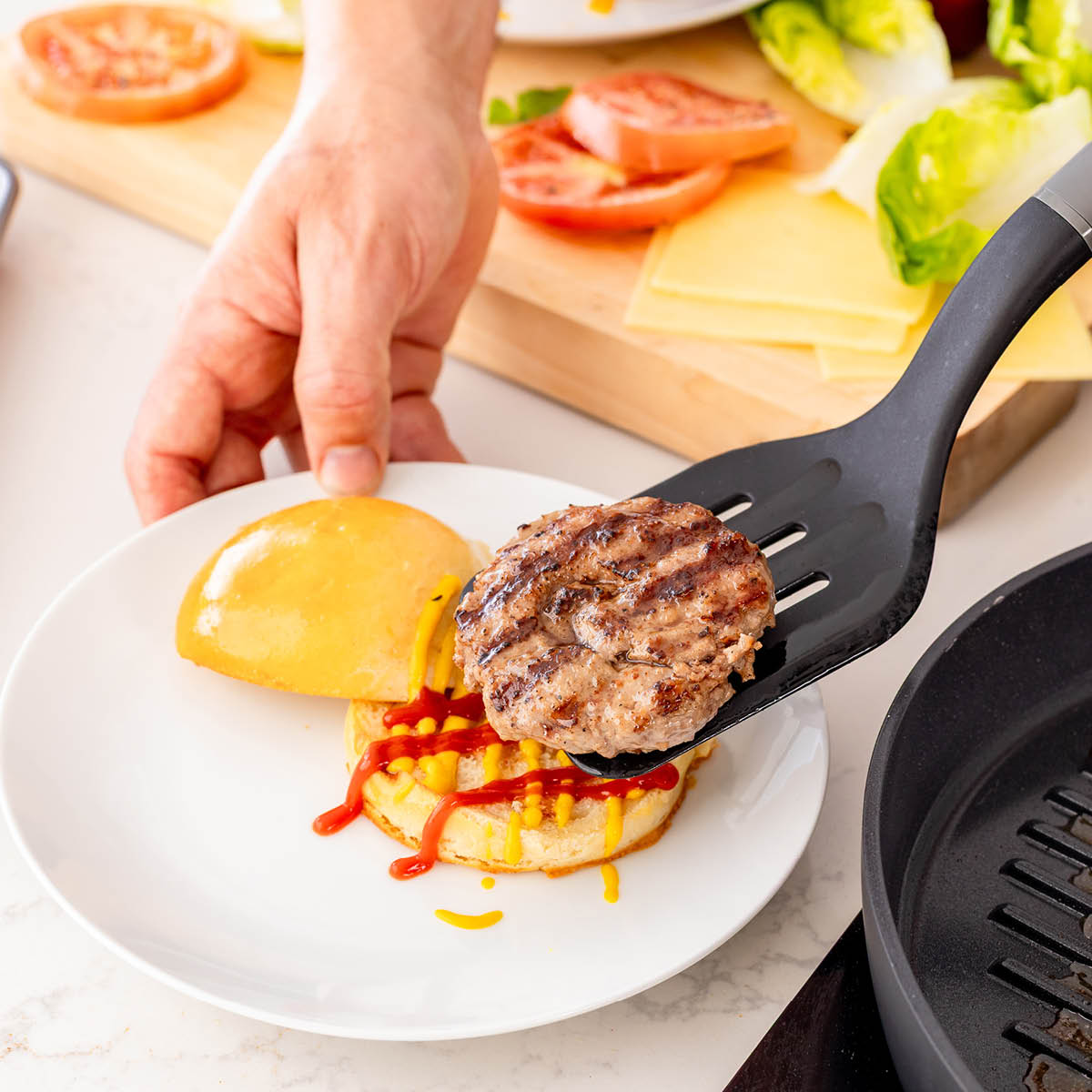 KitchenAid KitchenAid Classic stekespade perforert 34 cm charcoal grey