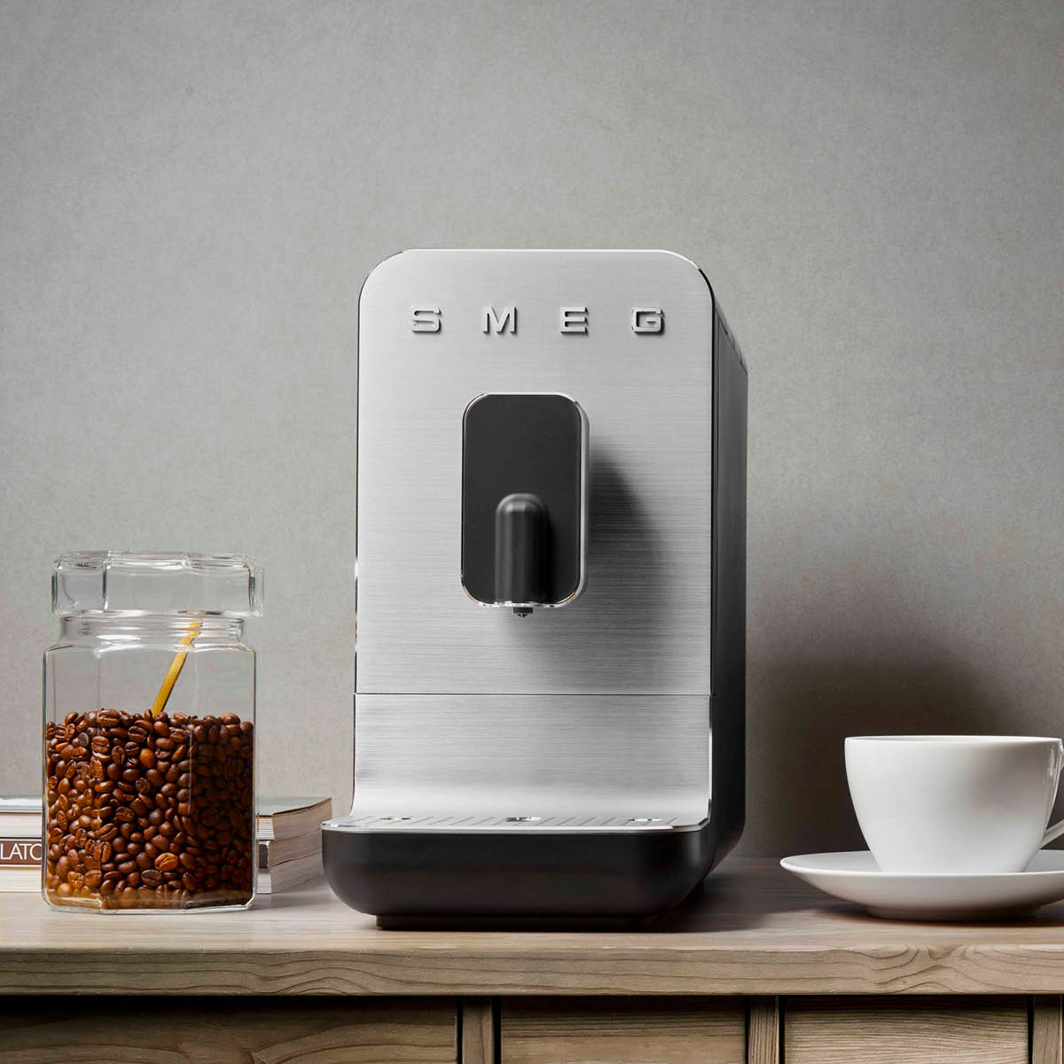 Smeg Smeg Helautomatisk Kaffemaskin BCC11 Matt Svart