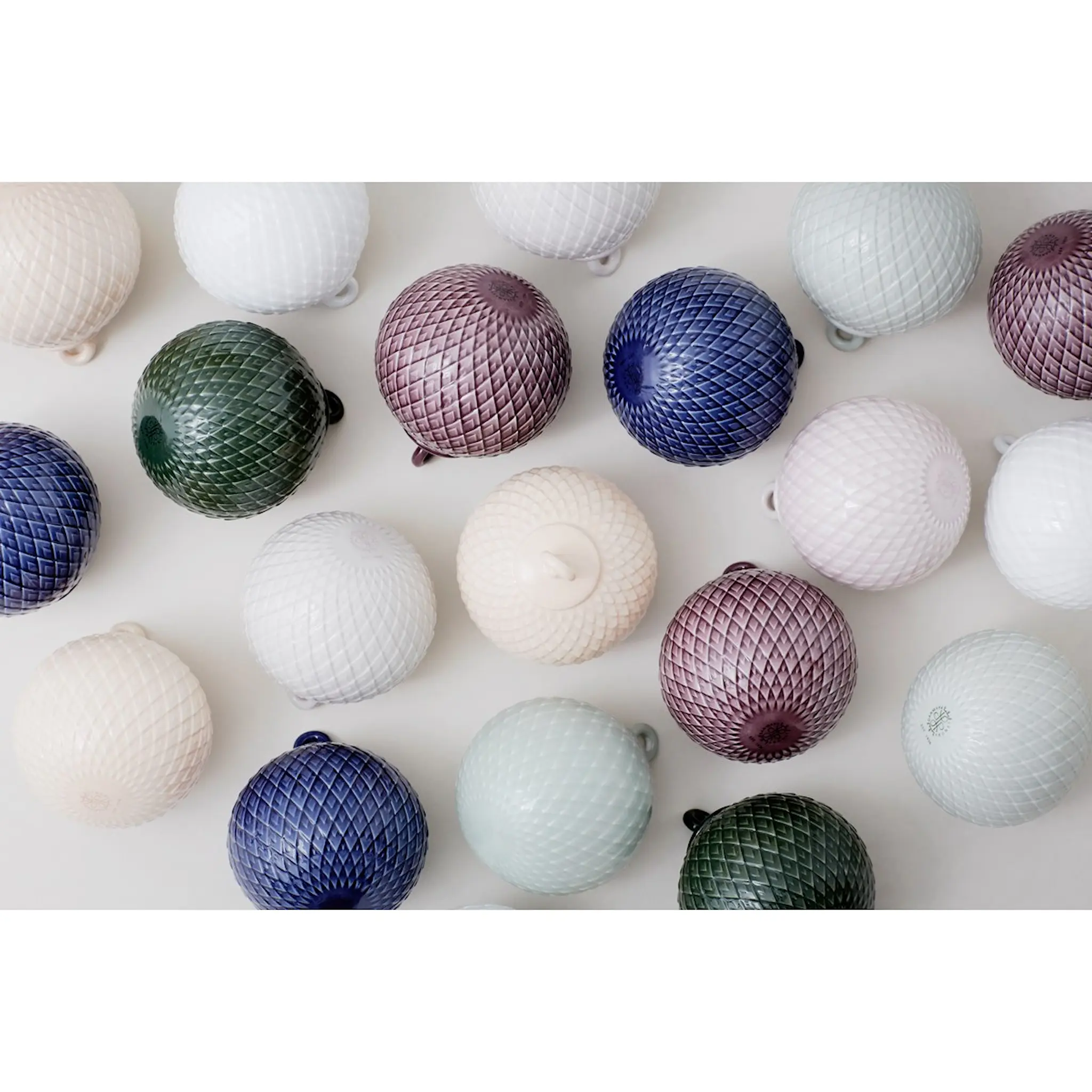 Lyngby Porcelæn Rhombe Dekorationskula 7 cm Mörkgrå