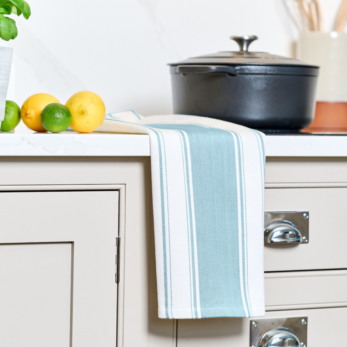 Dexam Love Colour randig kökshandduk 70x45 cm ljusblå